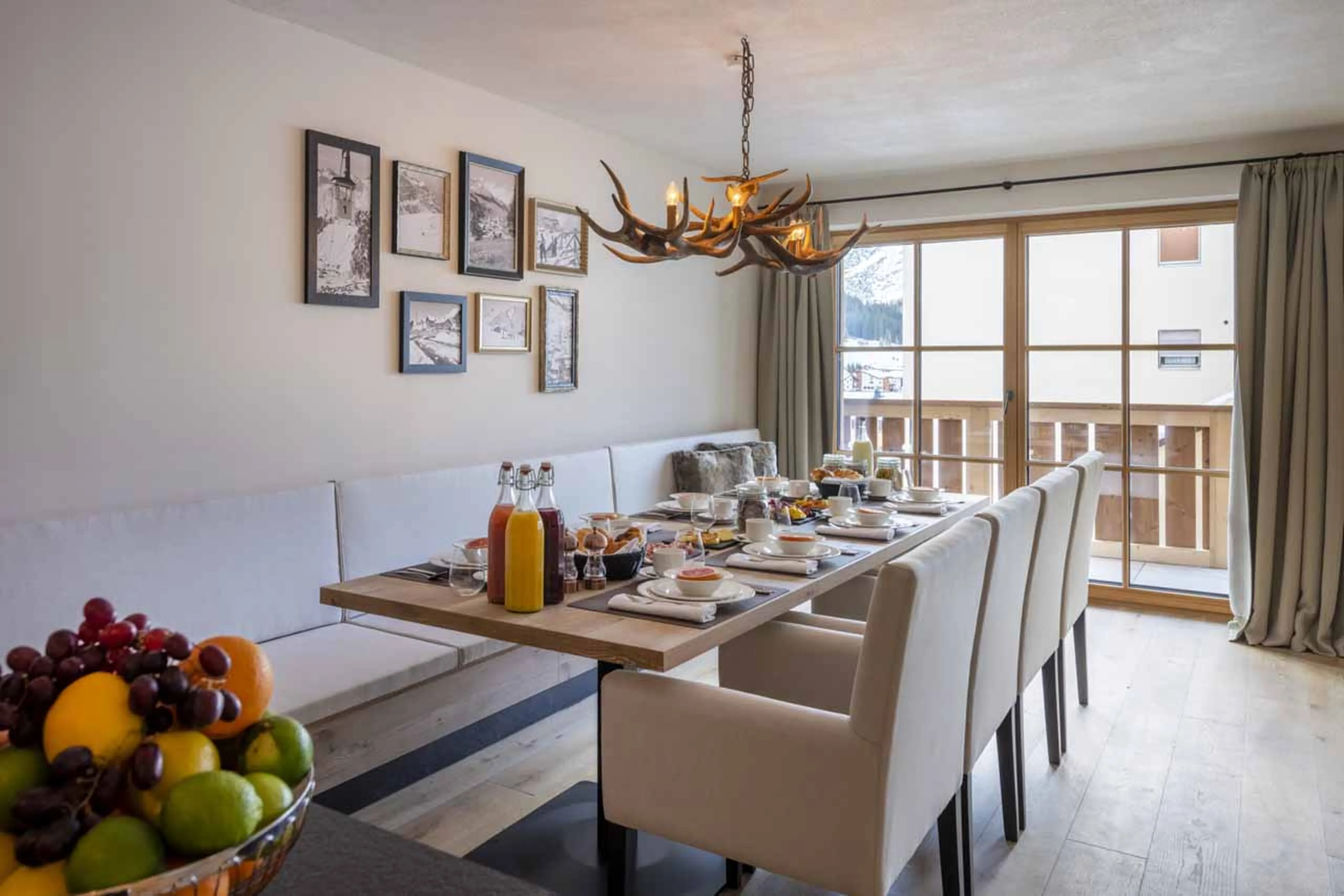 Dining area and balcony at Apartment Brunnenhof 3 in Lech