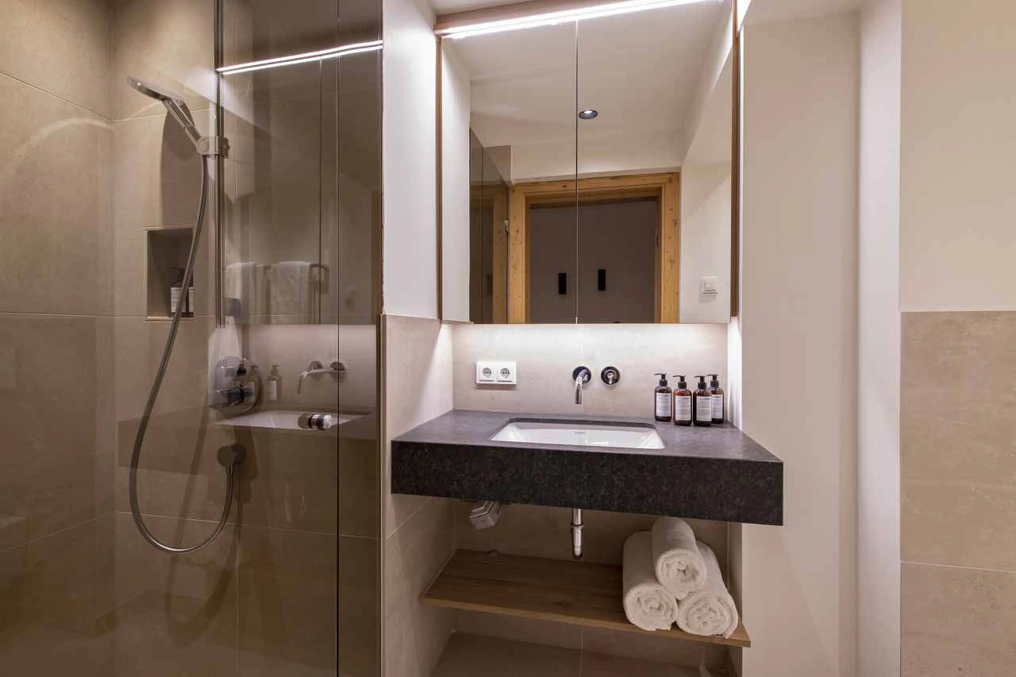 Shower room at Apartment Brunnenhof in Lech