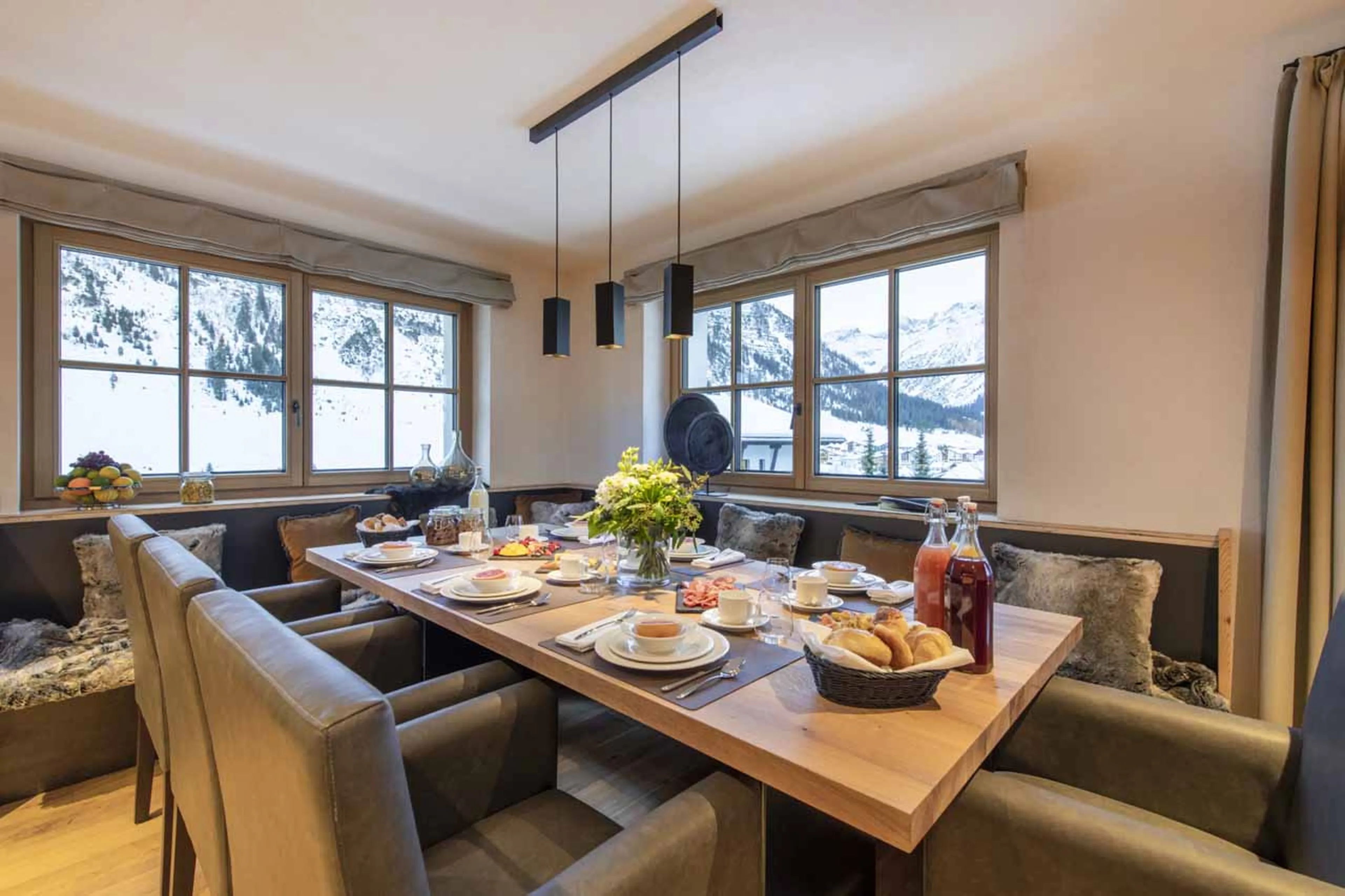 Dining table at Apartment Brunnenhof in Lech