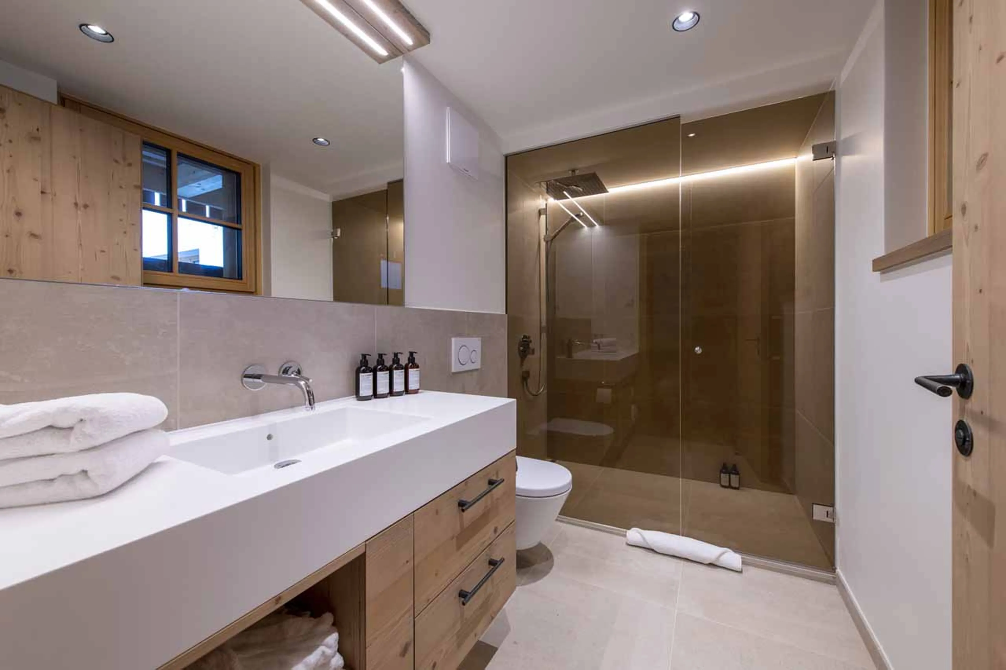 Shower room two at Apartment Brunnenhof 5 in Lech