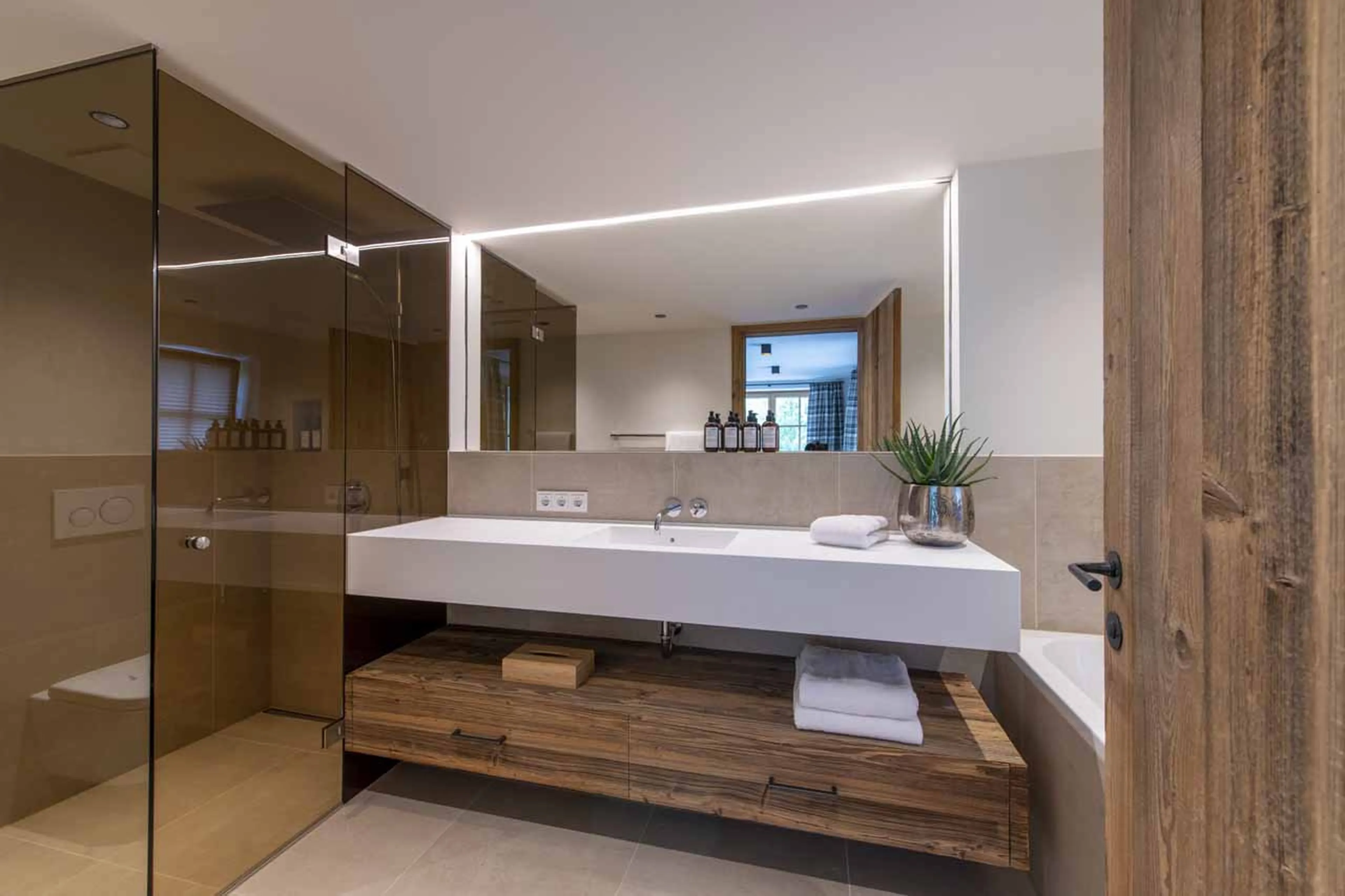 Separate shower at Apartment Brunnenhof 6 in Lech