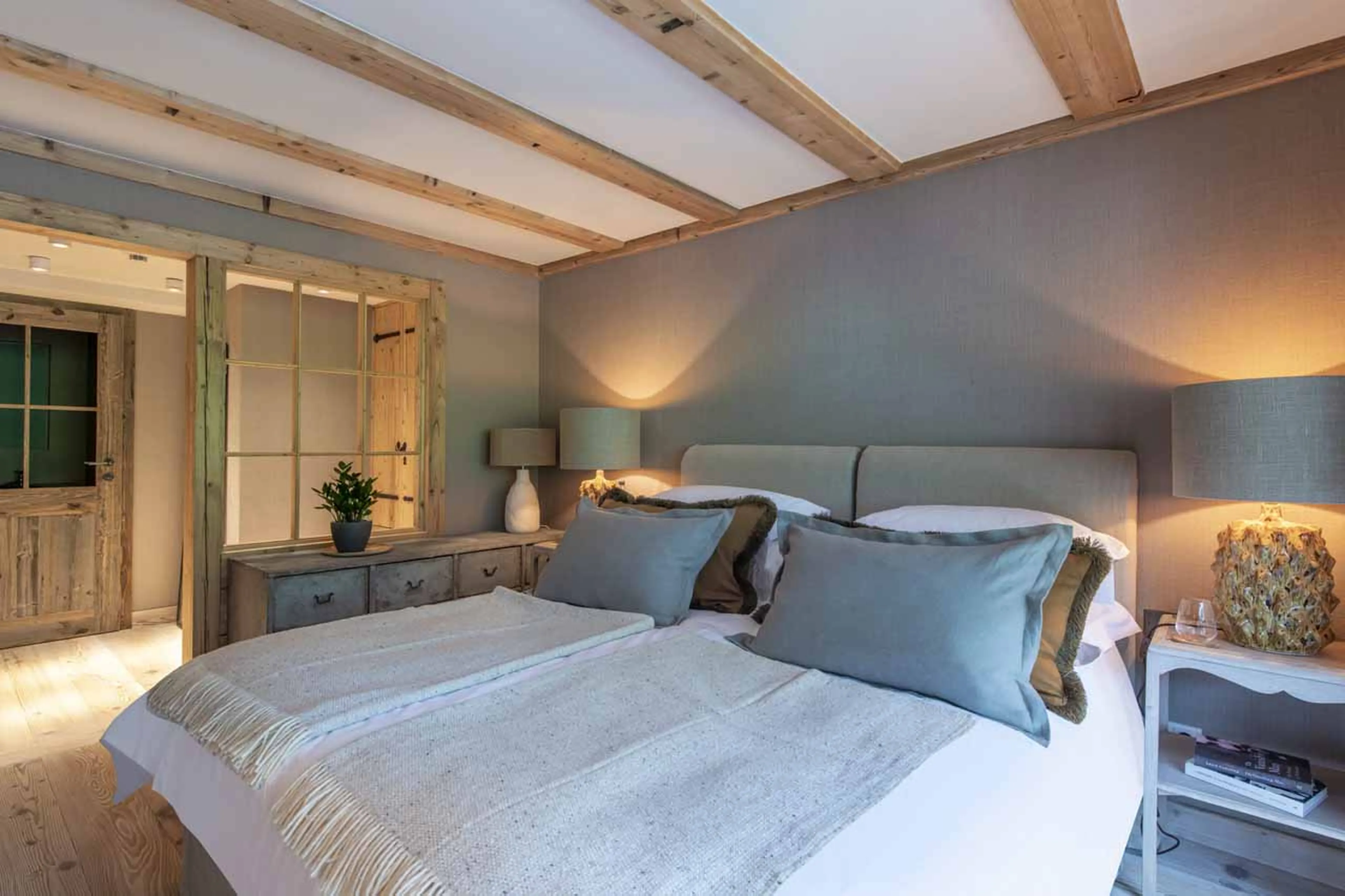 Twin/double bed at Apartment Brunnenhof 8 in Lech