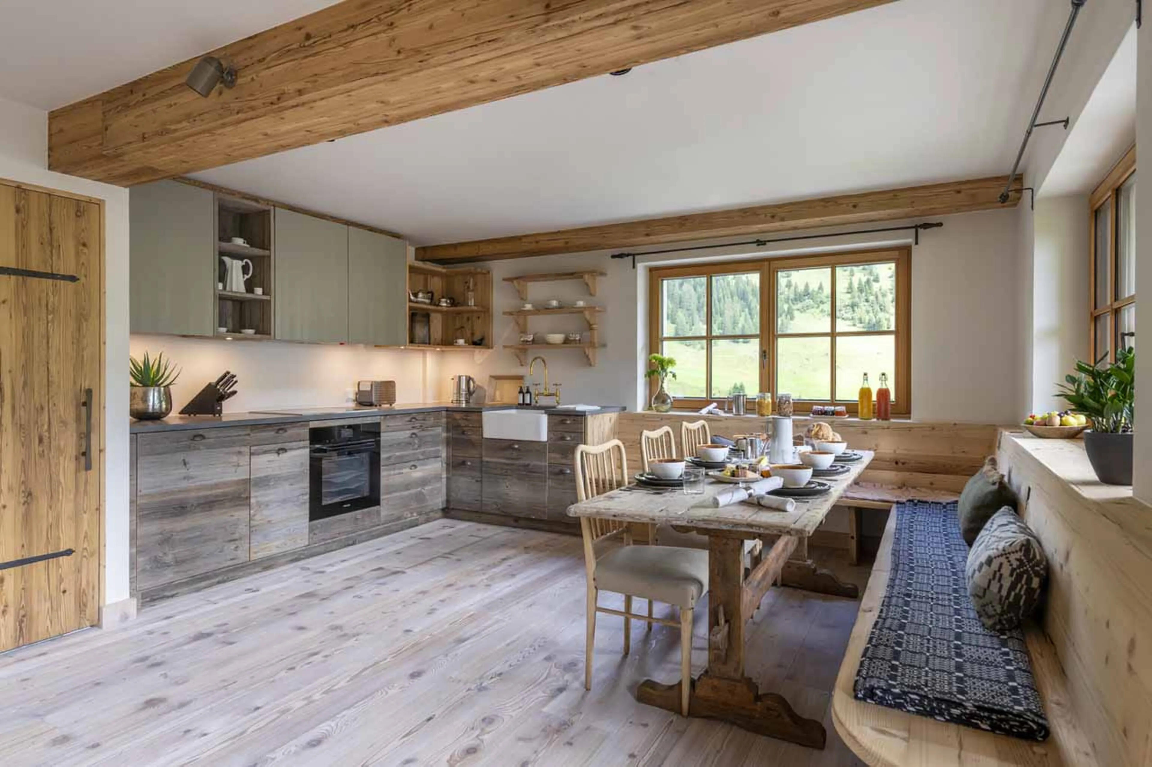 Kitchen and dining area at Apartment Brunnenhof 8 in Lech