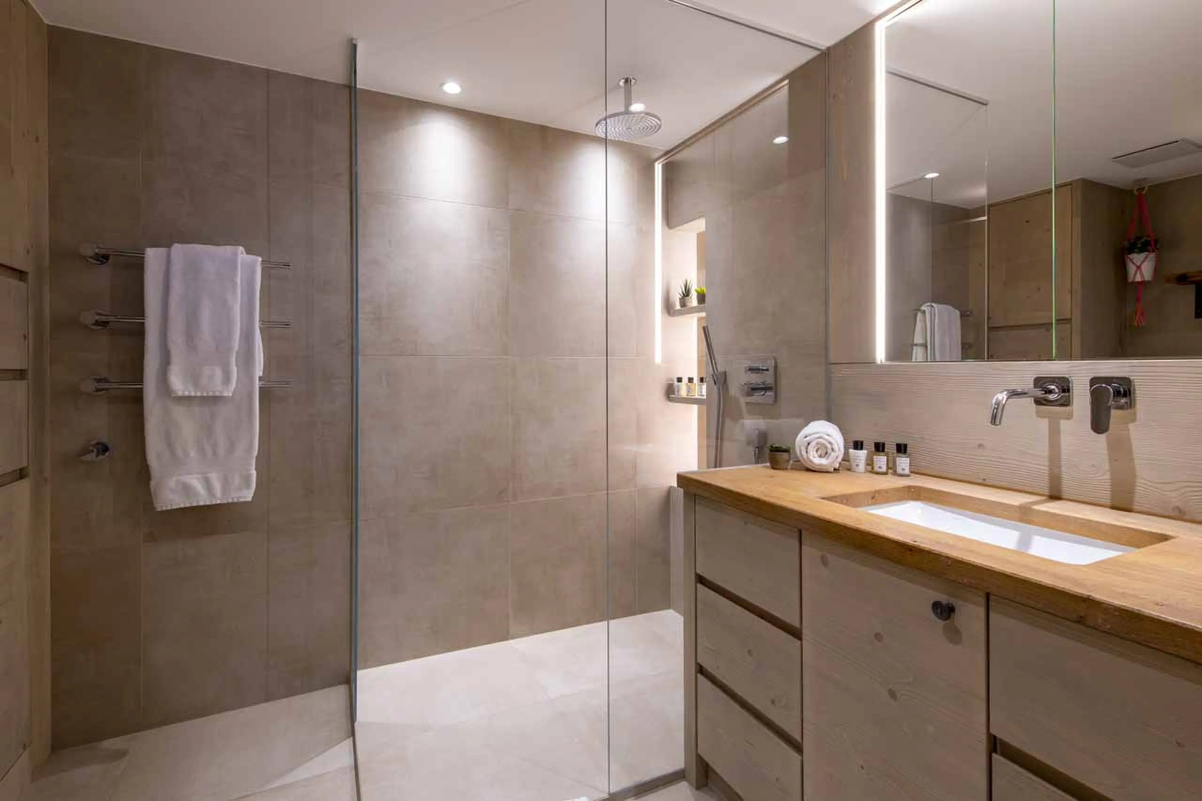 Bunk bathroom at Apartment Cantarella in Verbier