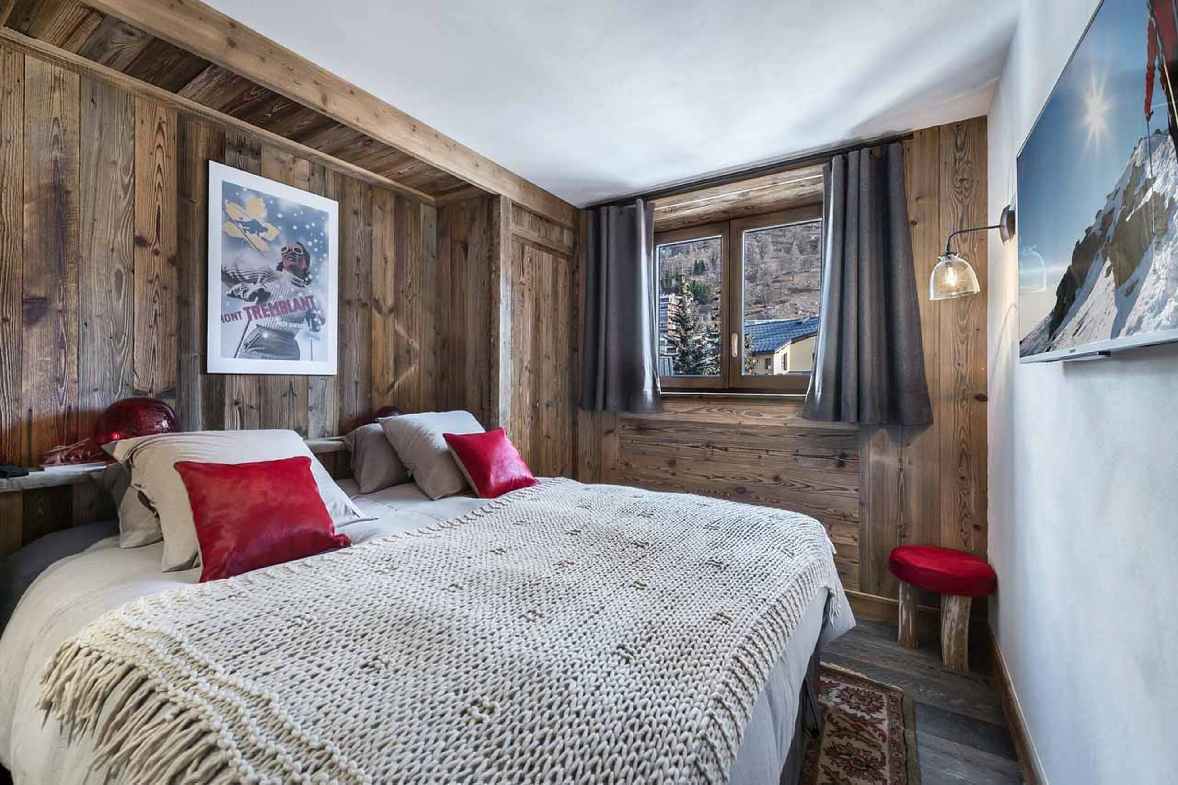 Bedroom one at Apartment Castor in Val d'Isere