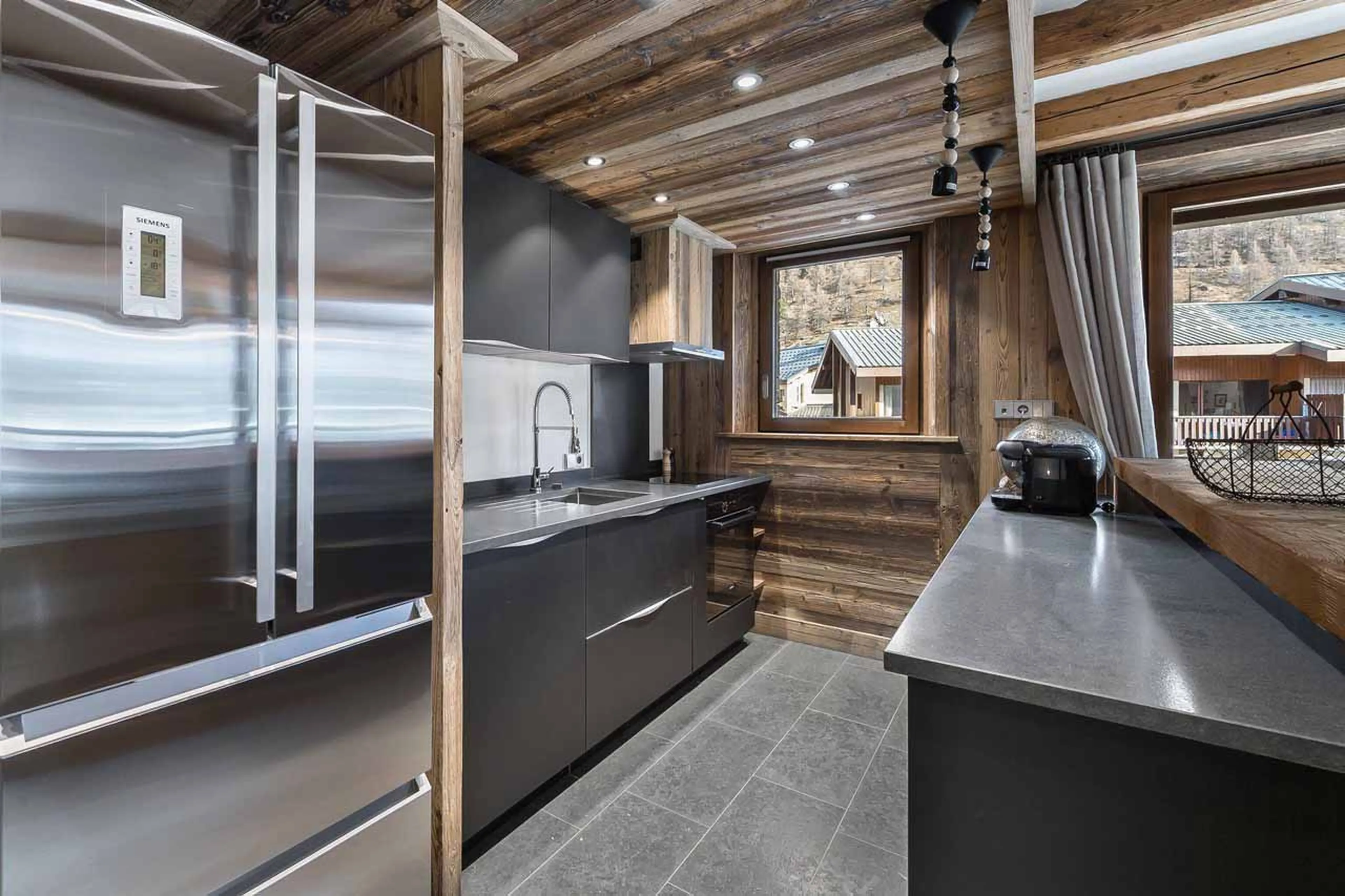 Open kitchen at Apartment Castor in Val d'Isere