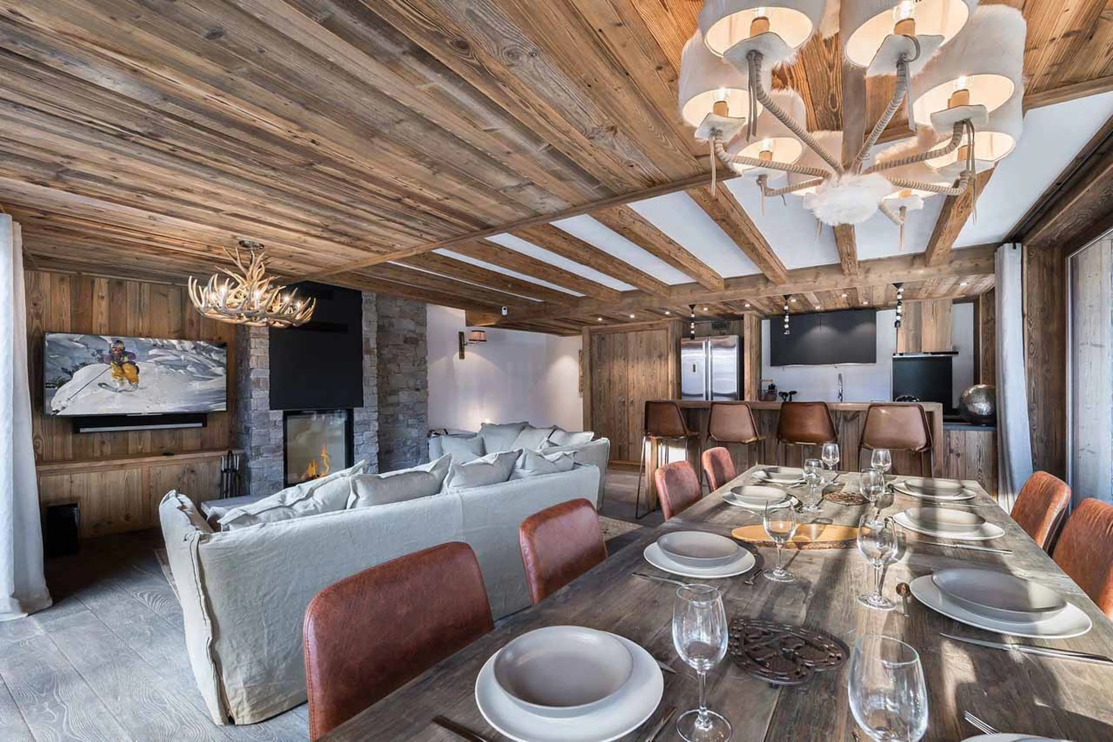 TV and fireplace at Apartment Castor in Val d'Isere