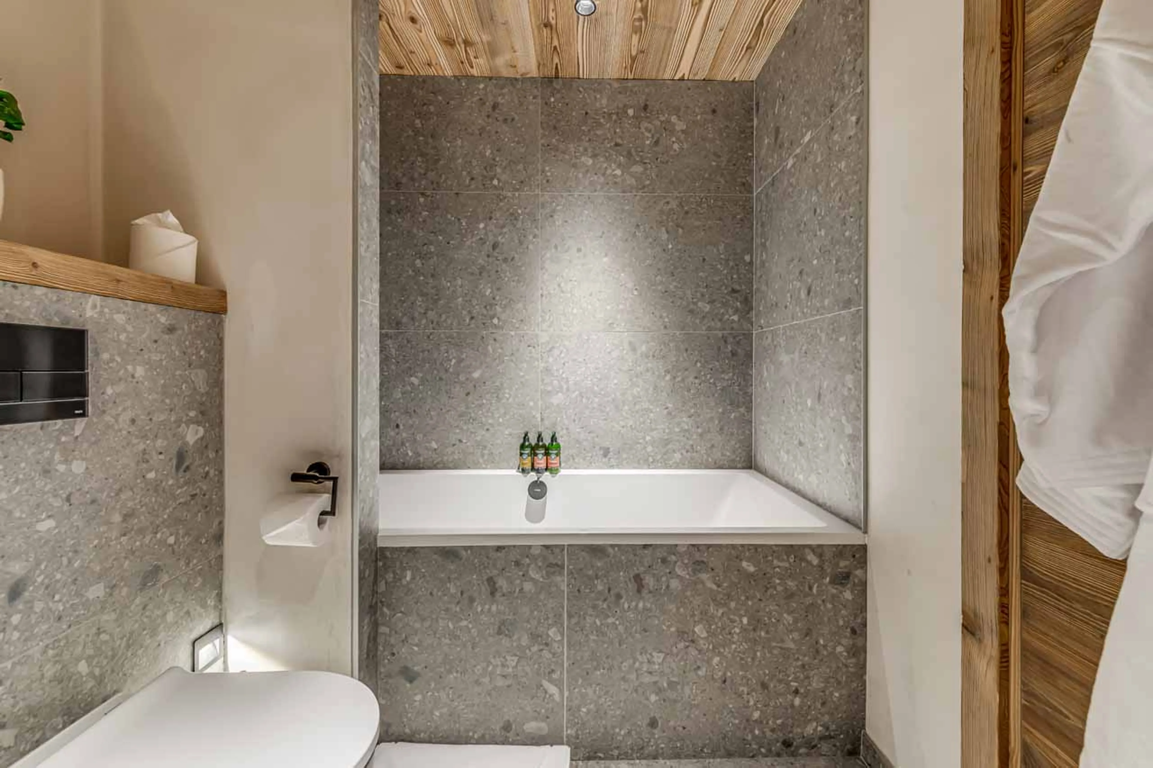 Bedroom 2 bath at Apartment Champlain in Meribel