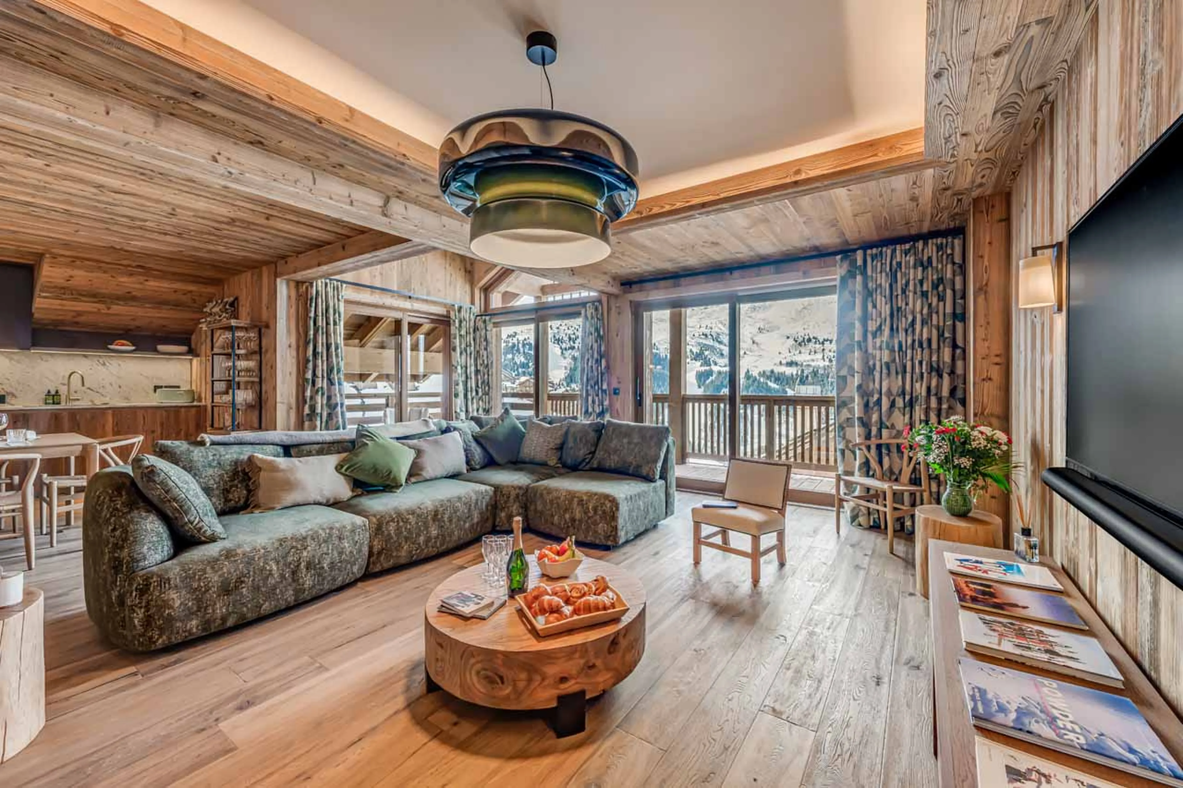 Open-plan living area at Apartment Champlain in Meribel
