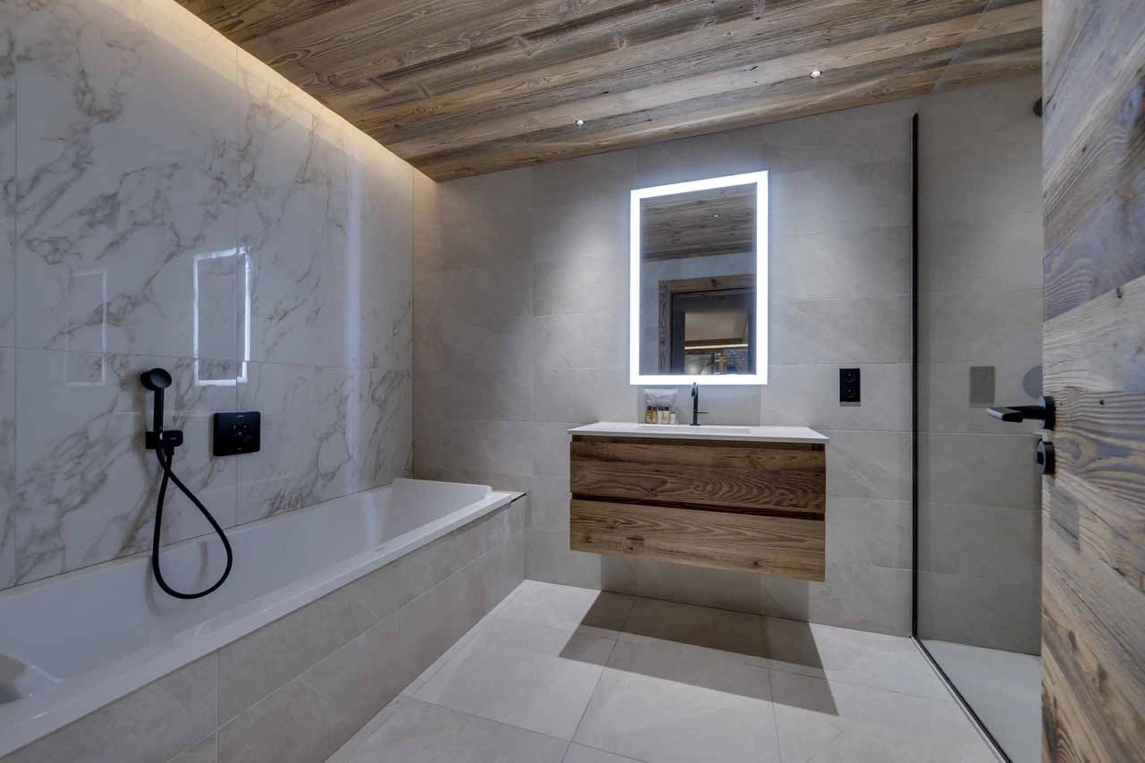 Bedroom 1 en-suite at Apartment Chardon 101 in Val d'Isere