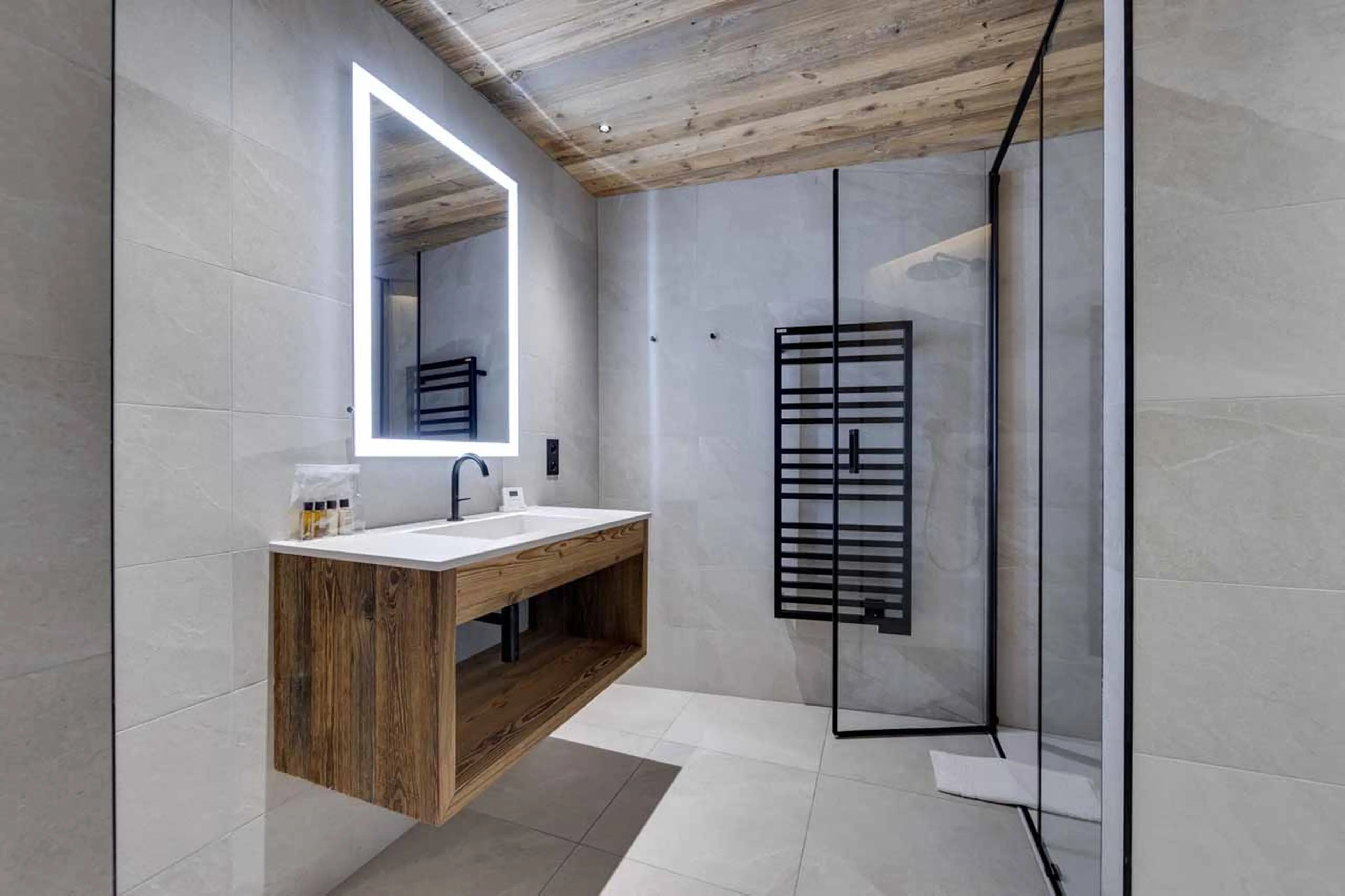 Bedroom 3 en-suite at Apartment Chardon 101 in Val d'Isere