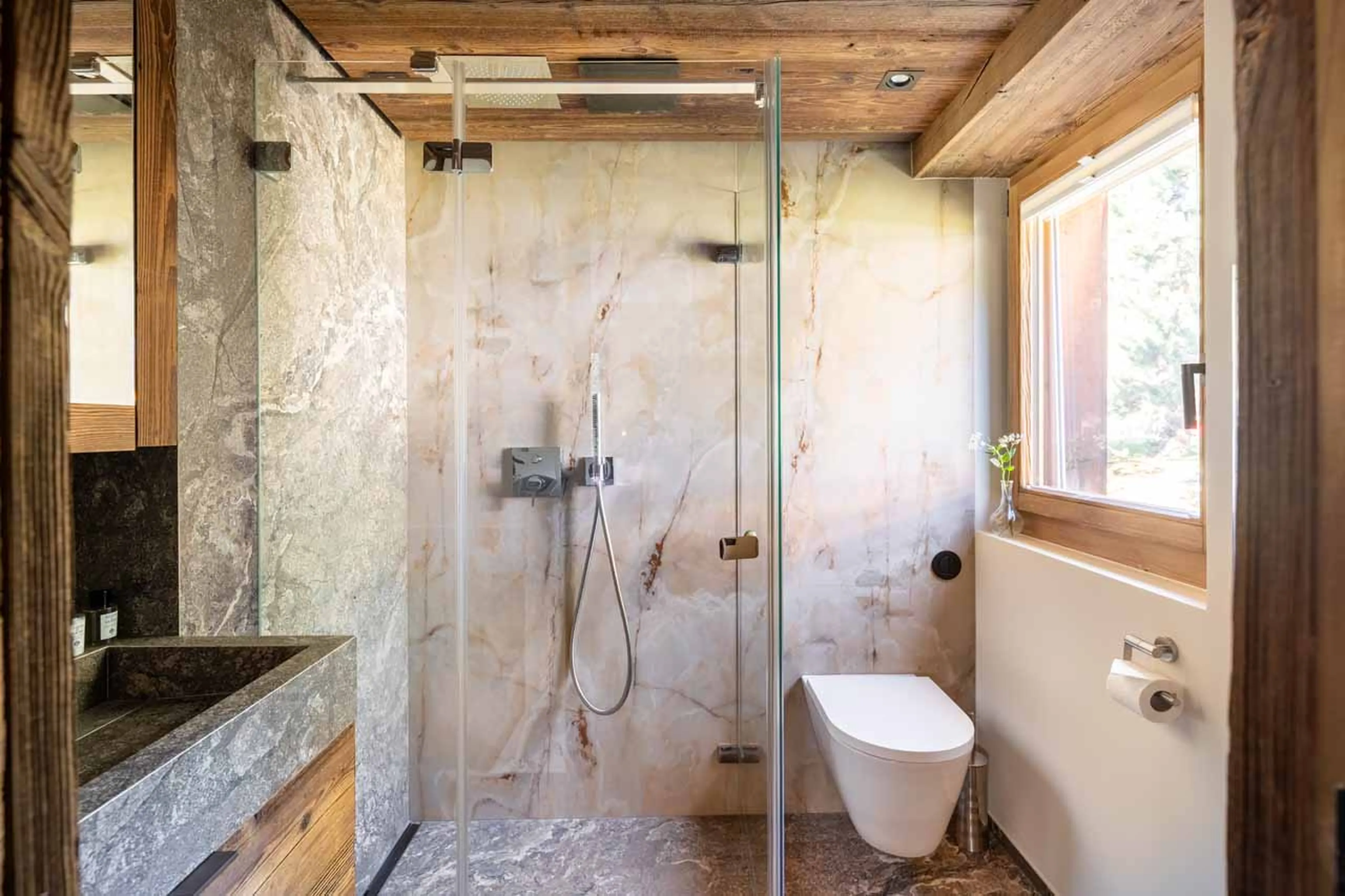 Bedroom 2 ensuite at Apartment Corbettaz in Verbier