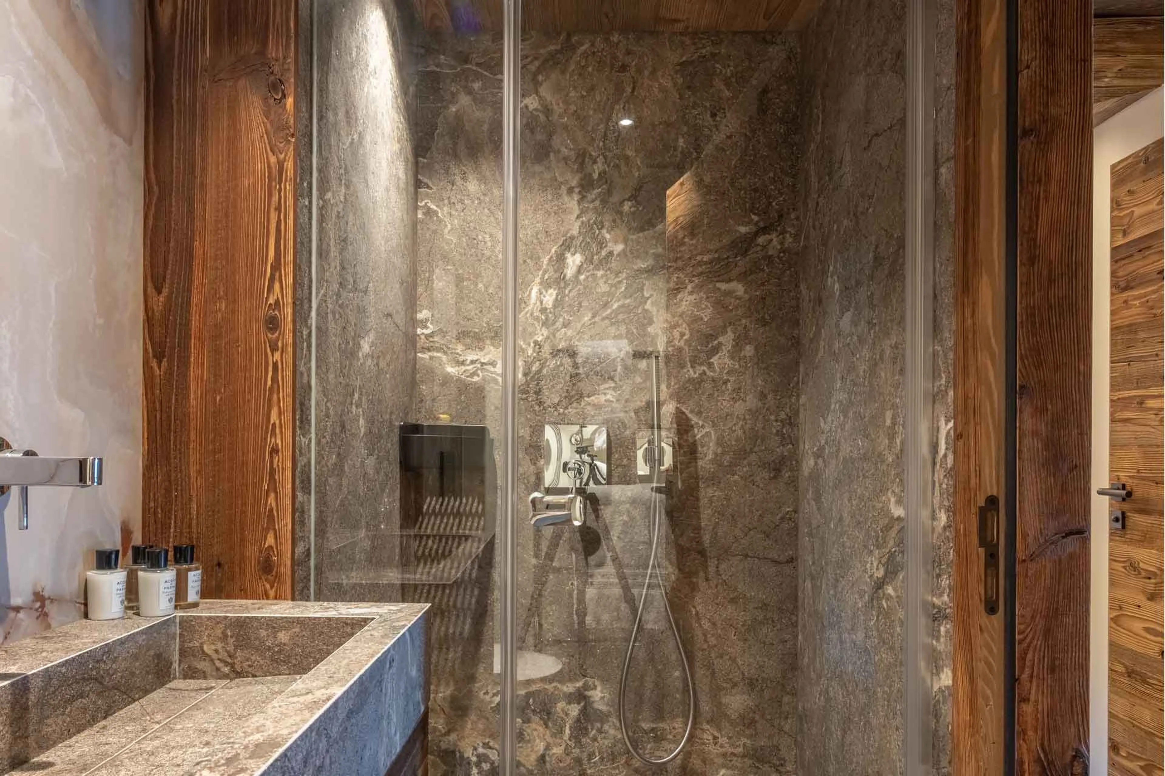 Bedroom 3 ensuite at Apartment Corbettaz in Verbier