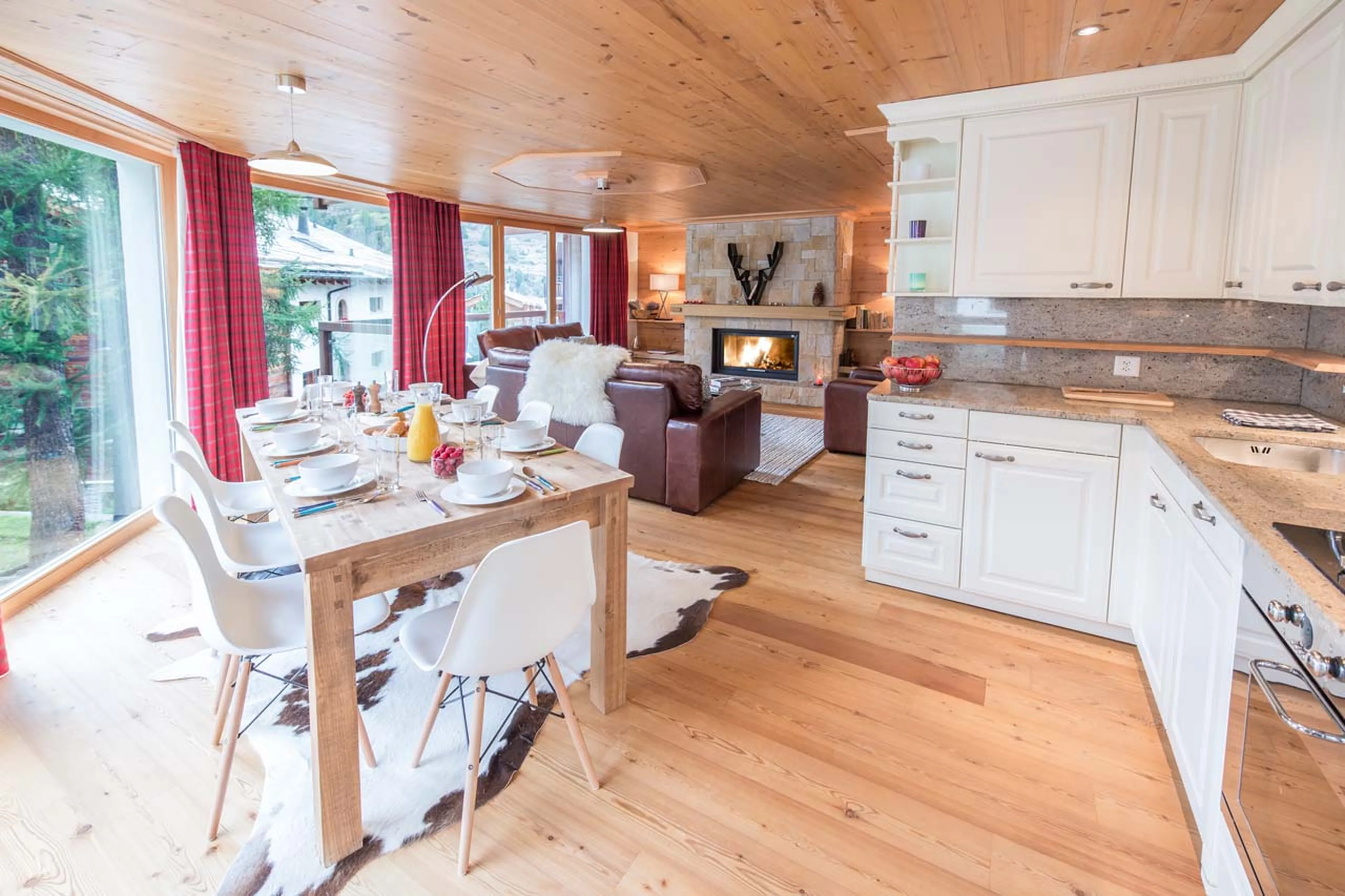 Dining area and kitchen at Apartment D'Amore in Zermatt