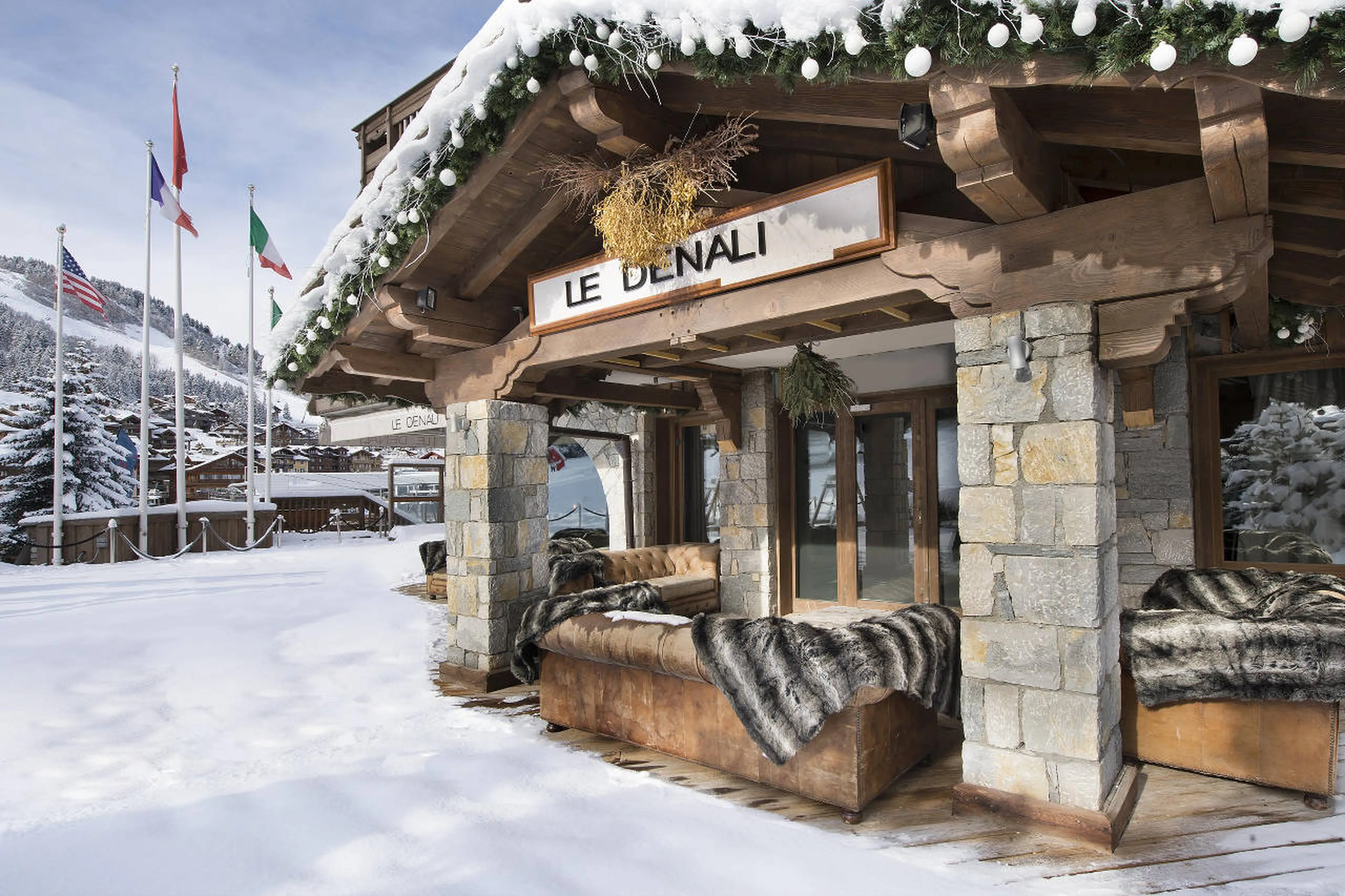 Private terrace of Apartment Denali overlooking Bellecôte slope of Courchevel 1850