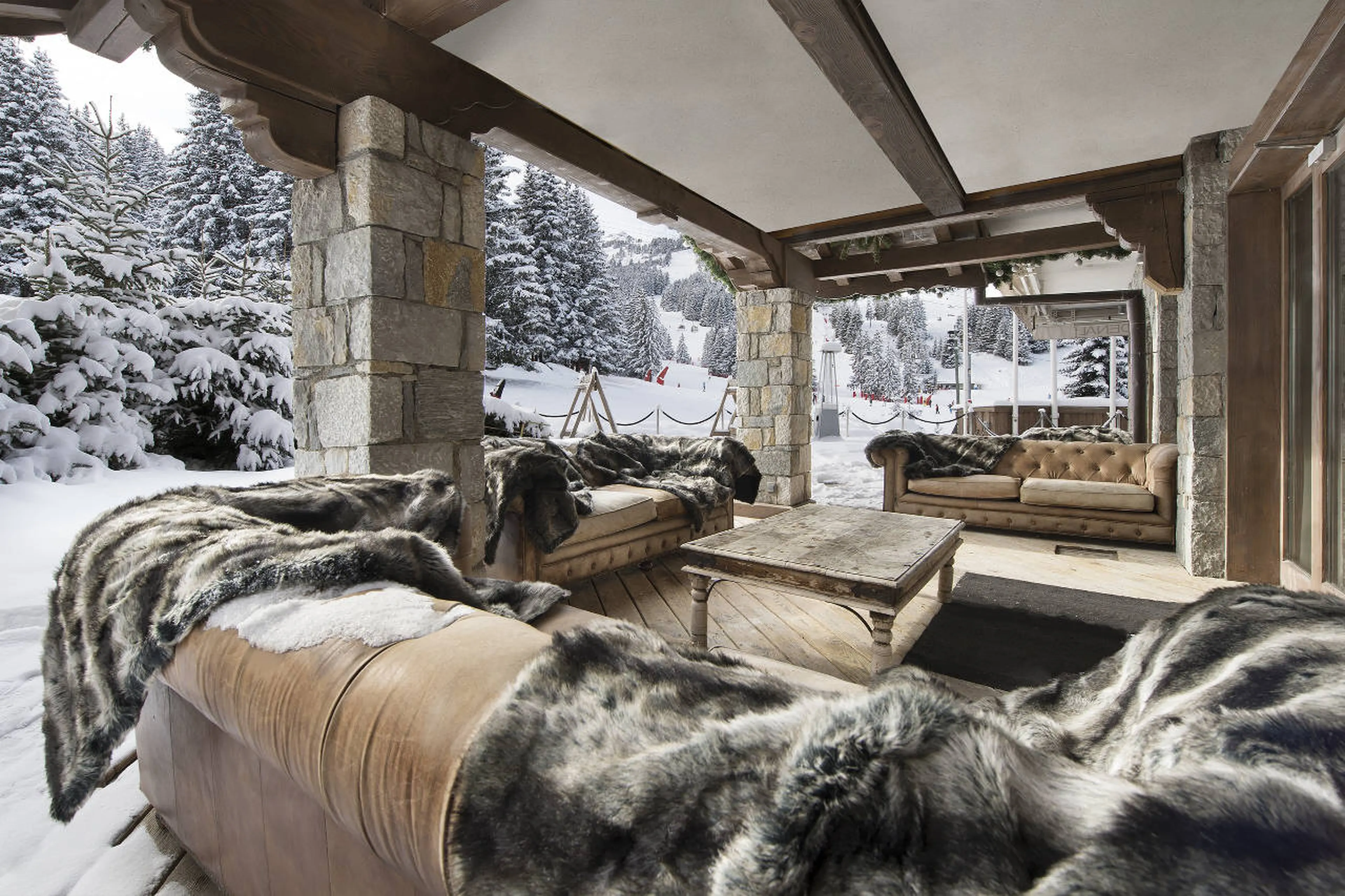 Outdoor terrace of 200m<sup>2</sup> in Apartment Denali in Courchevel 1850