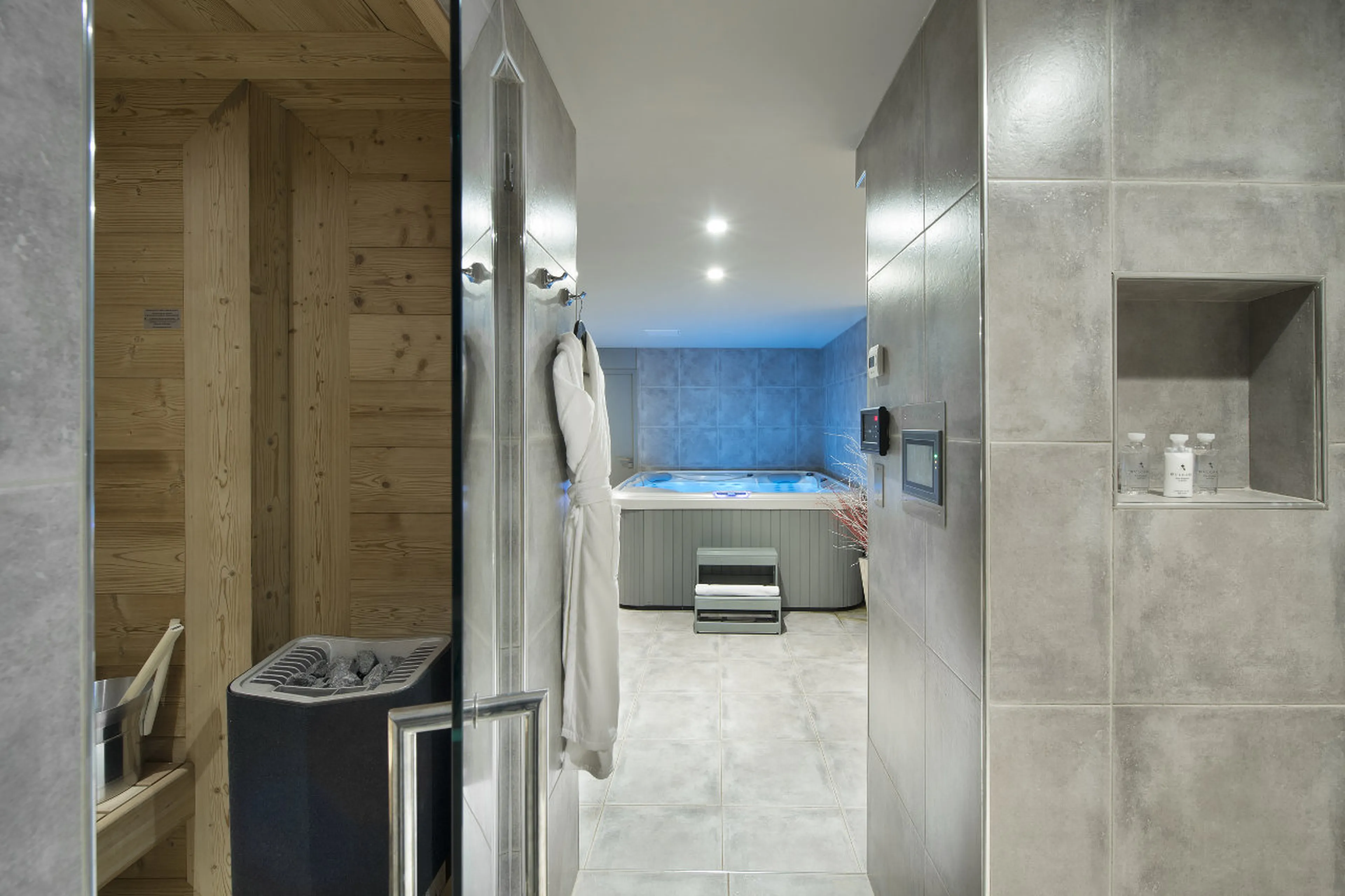 Spa with hammam and sauna in Apartment Denali, Courchevel 1850