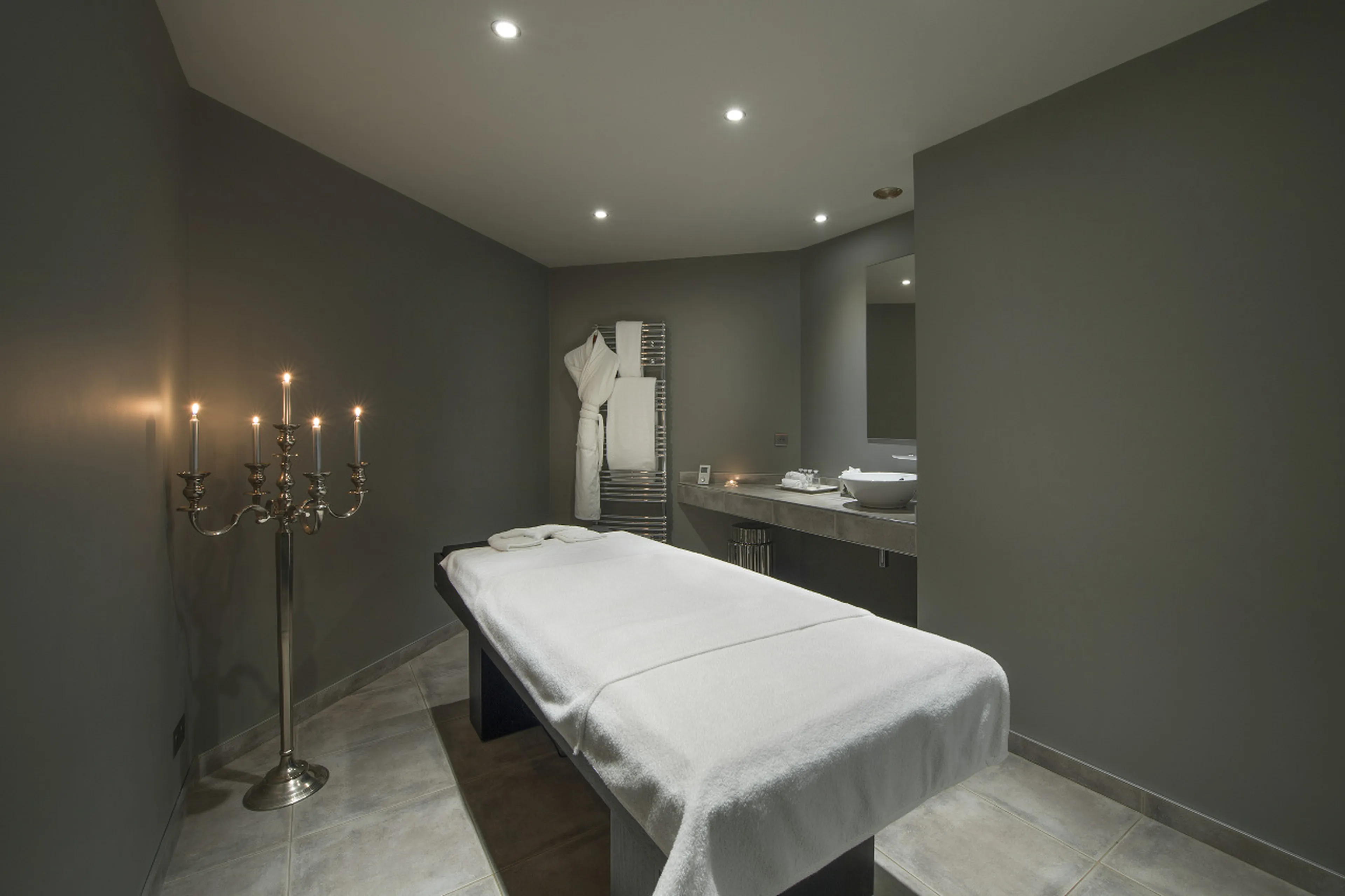 Massage and treatment room in Apartment Denali, Courchevel 1850