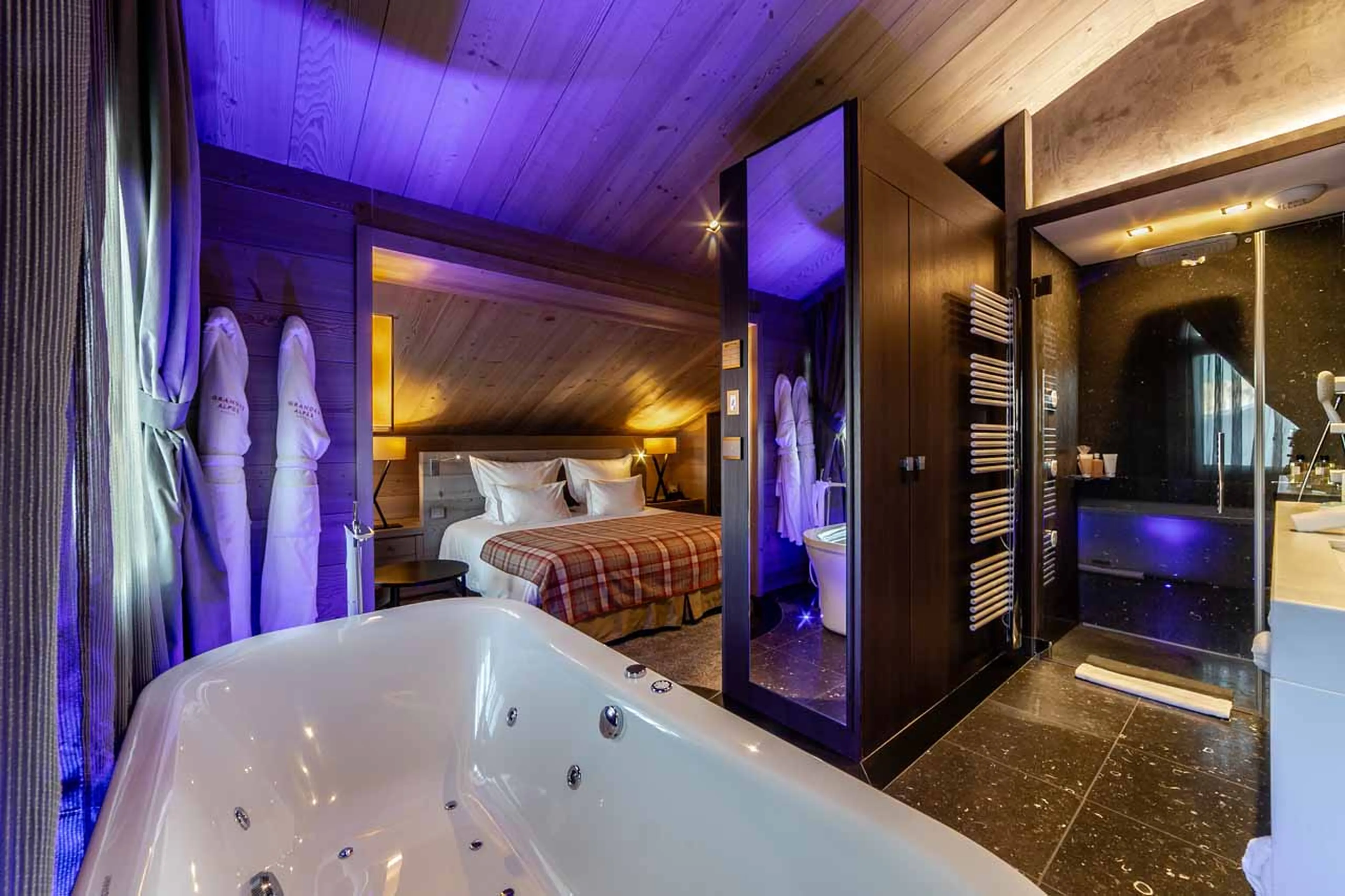 En-suite bathroom at Apartment Emerald in Courchevel 1850