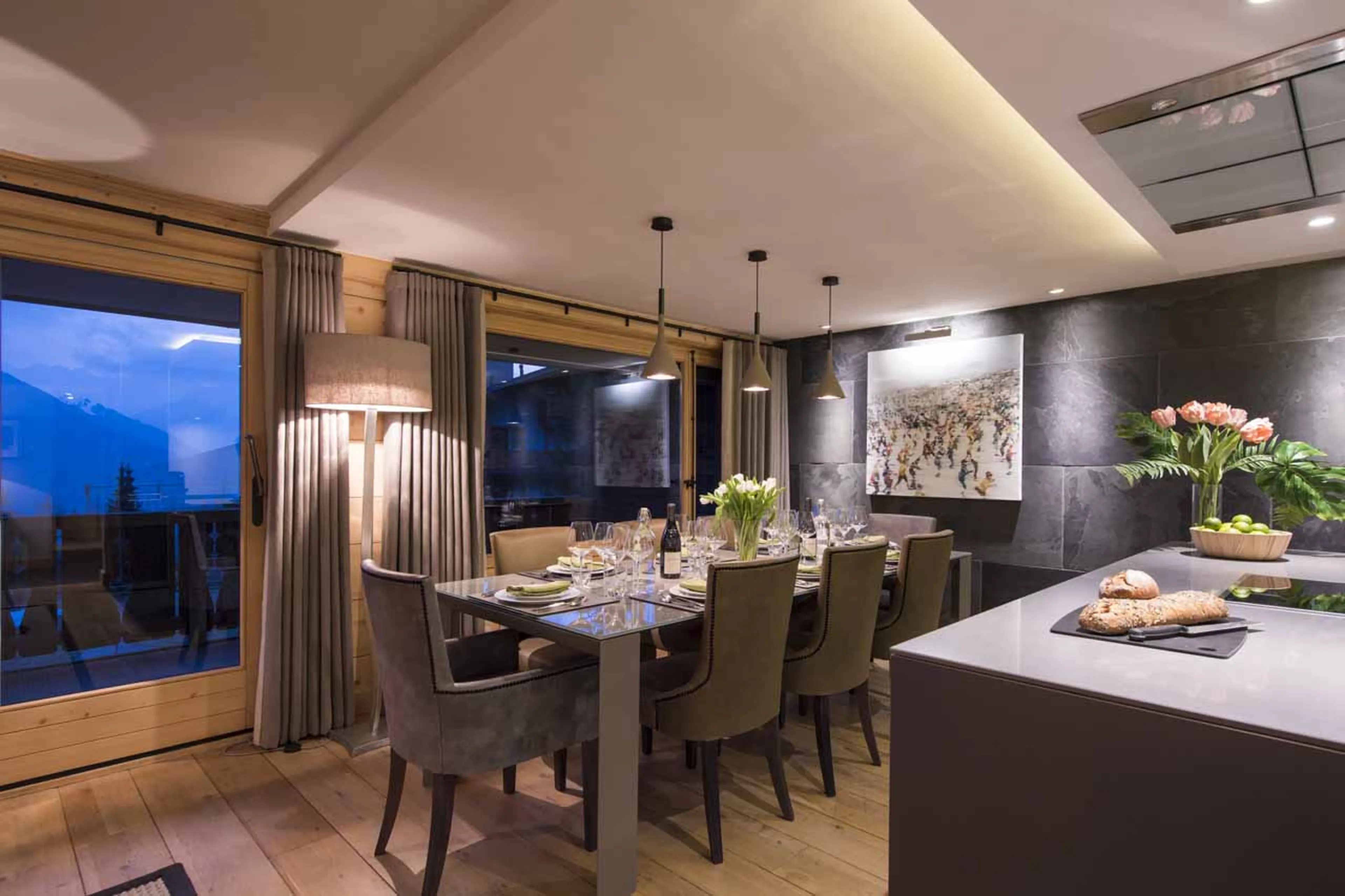 Living room and doors onto balcony at Apartment Fleur de Lin in Verbier