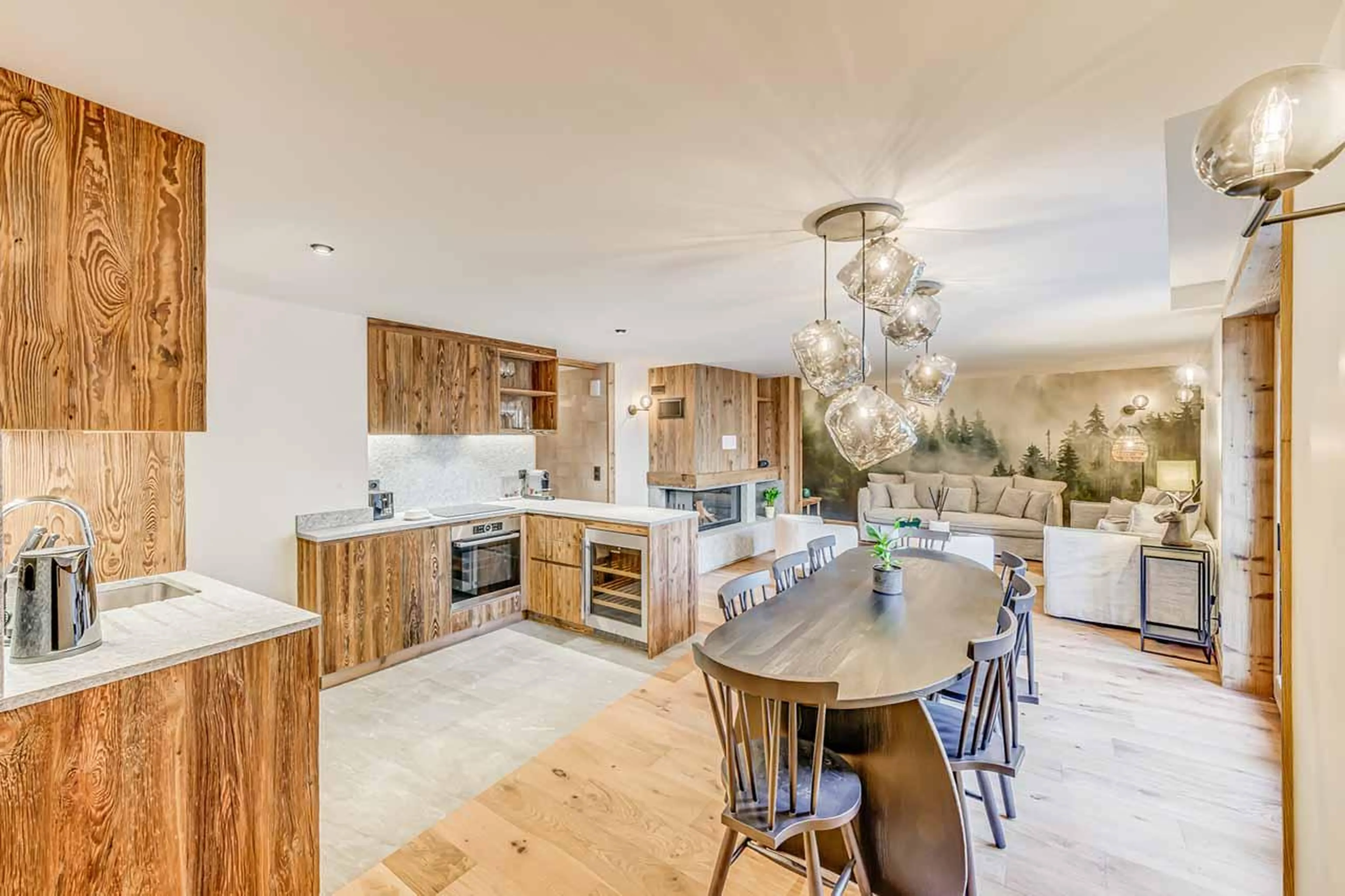 Kitchen and dining area in Apartment Flora, Val d'Isere