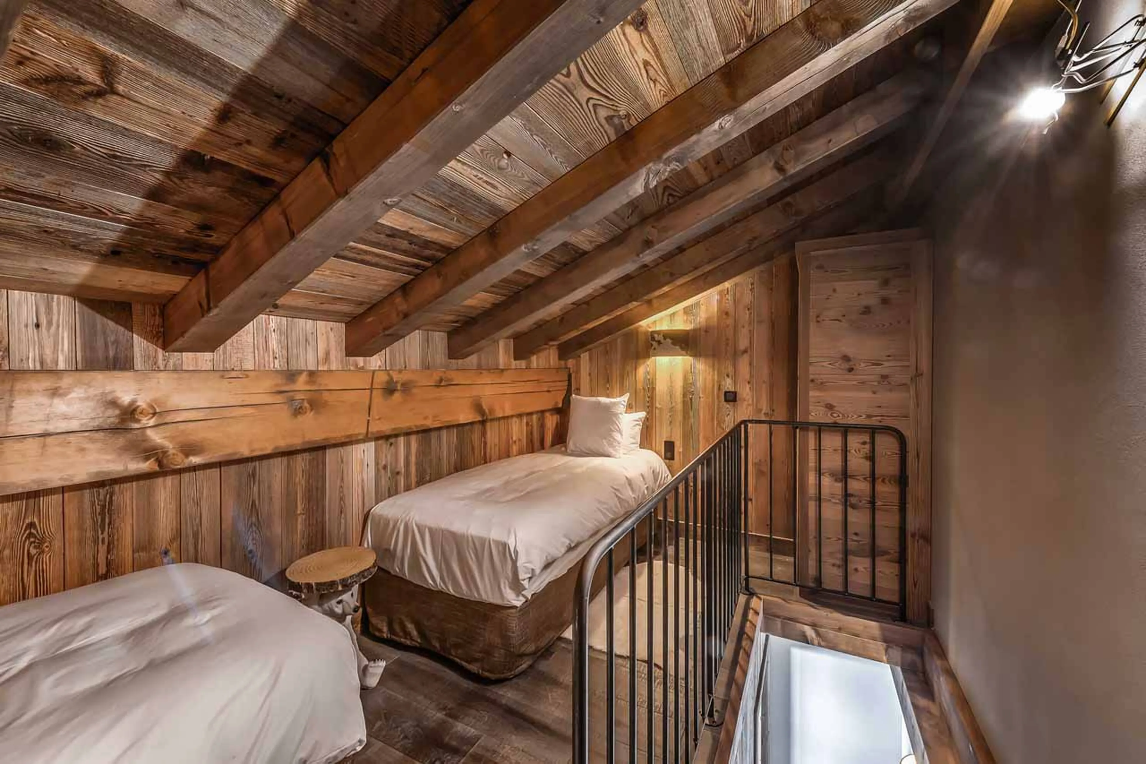Mezzanine bedroom at Apartment Glacier in Val d'Isere