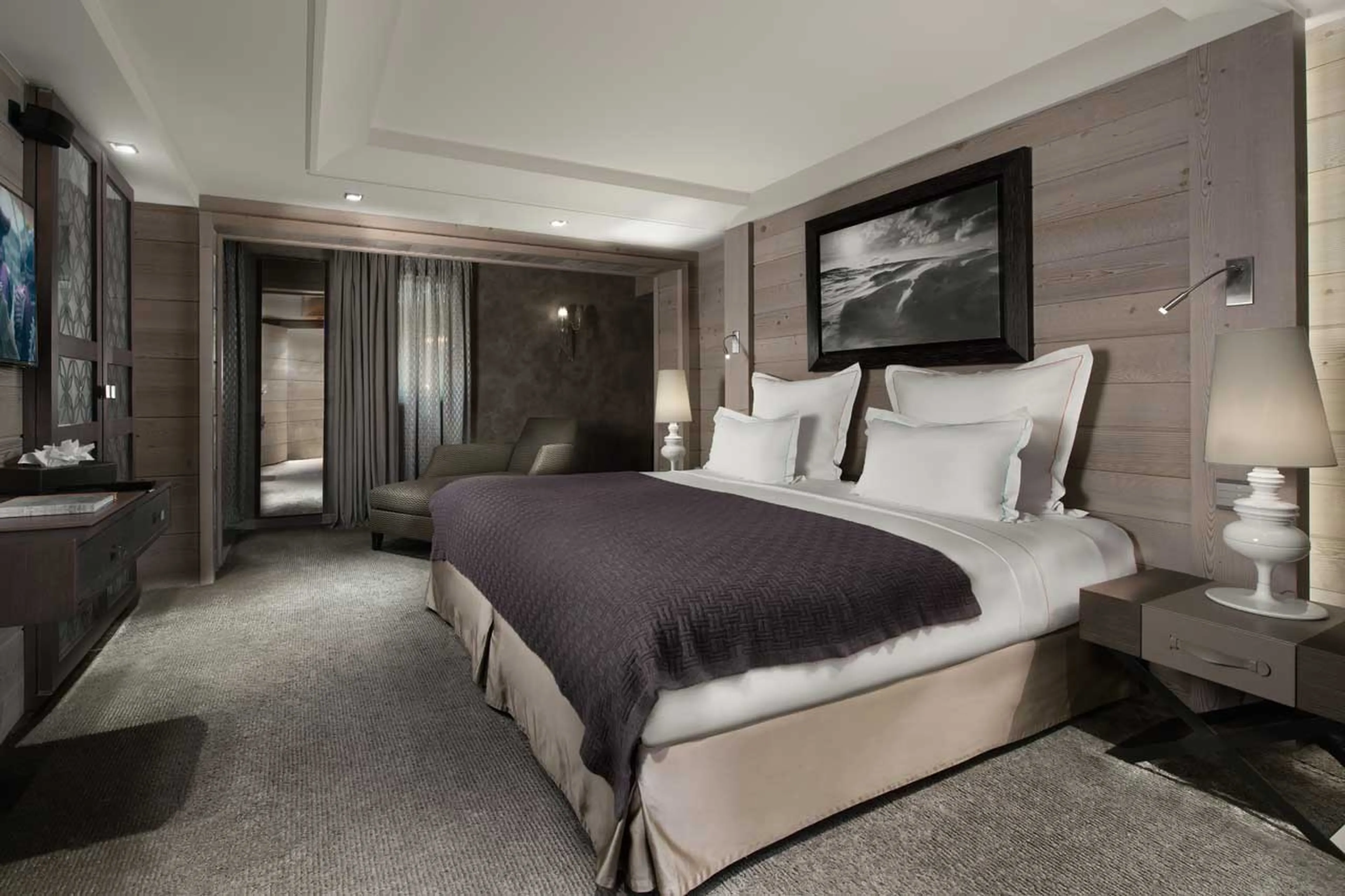 Chaise chair in double bedroom in Apartment Jade in Courchevel 1850