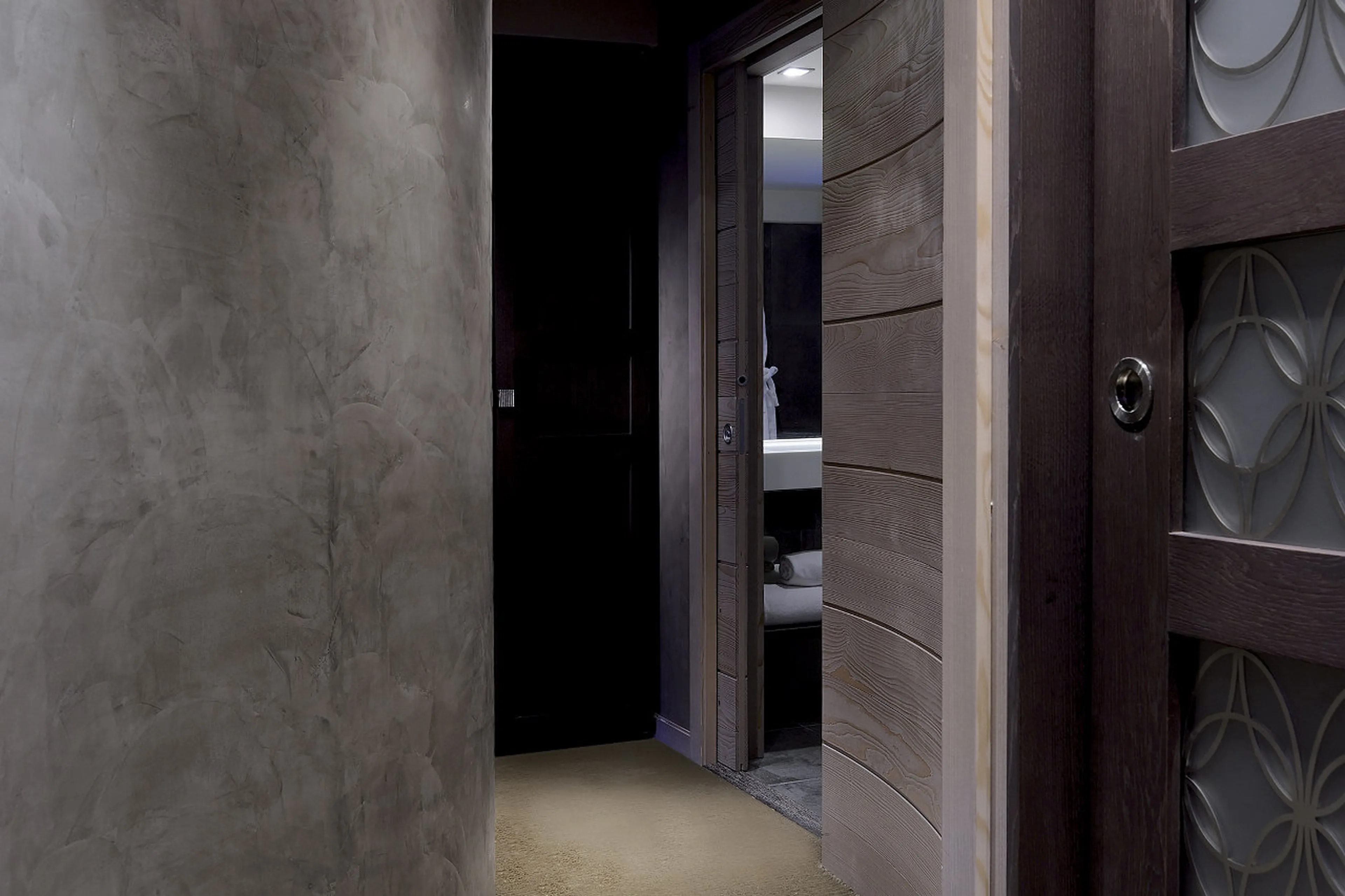 Modern en-suite shower room in Apartment Jade in Courchevel 1850