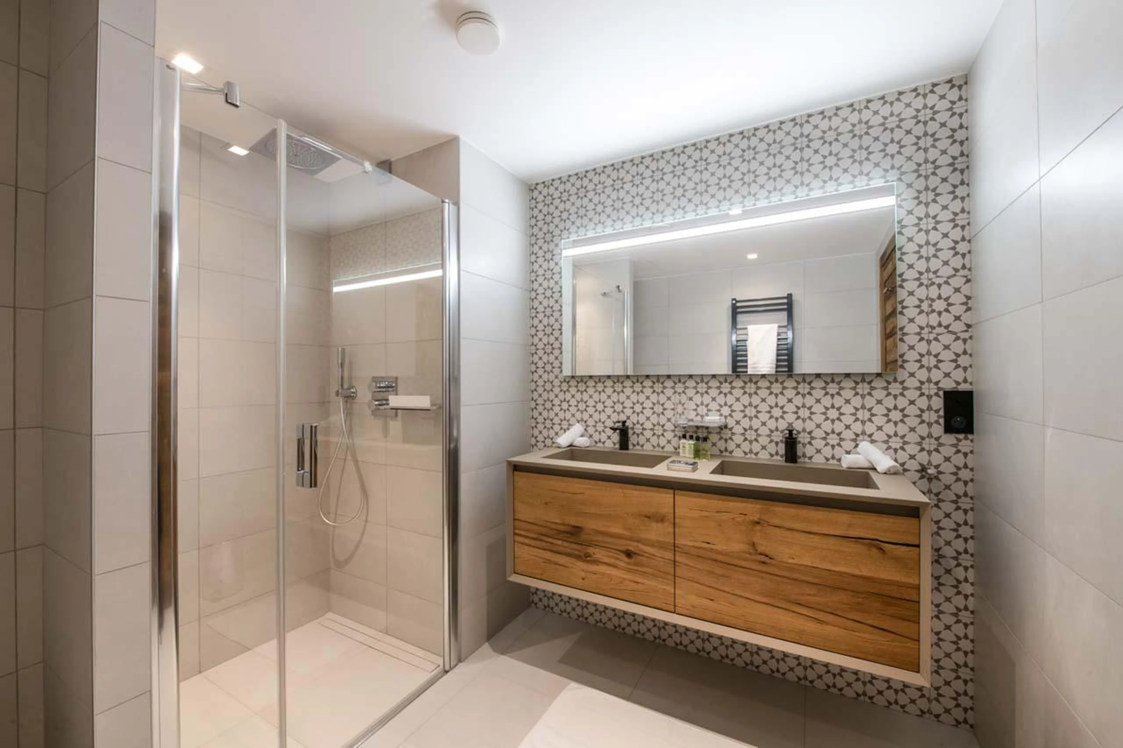 En-suite shower room with double basin at Apartment Kinabalu in Courchevel 1650