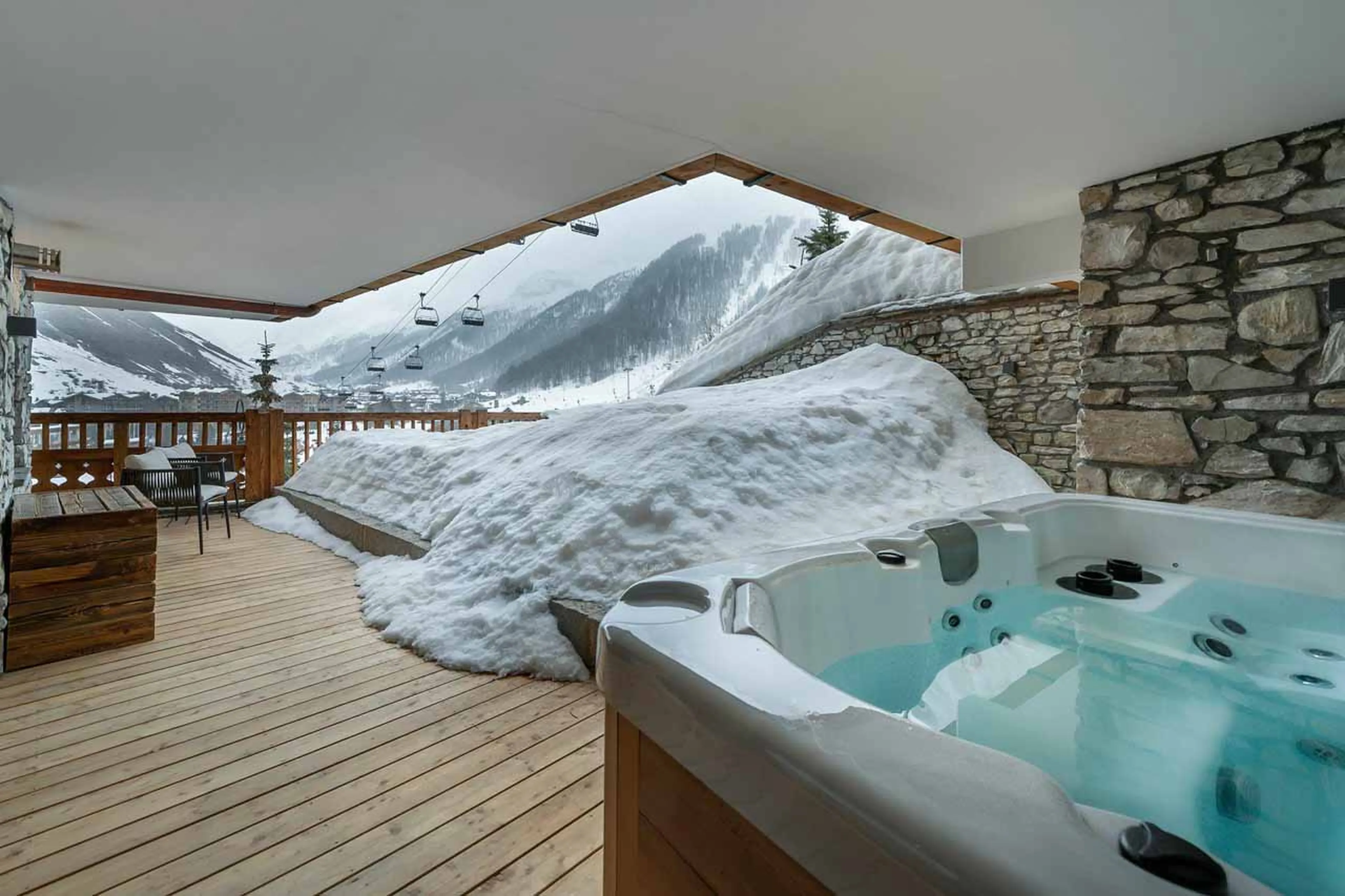 Hot tub at Apartment La Face 1 in Val d'Isere