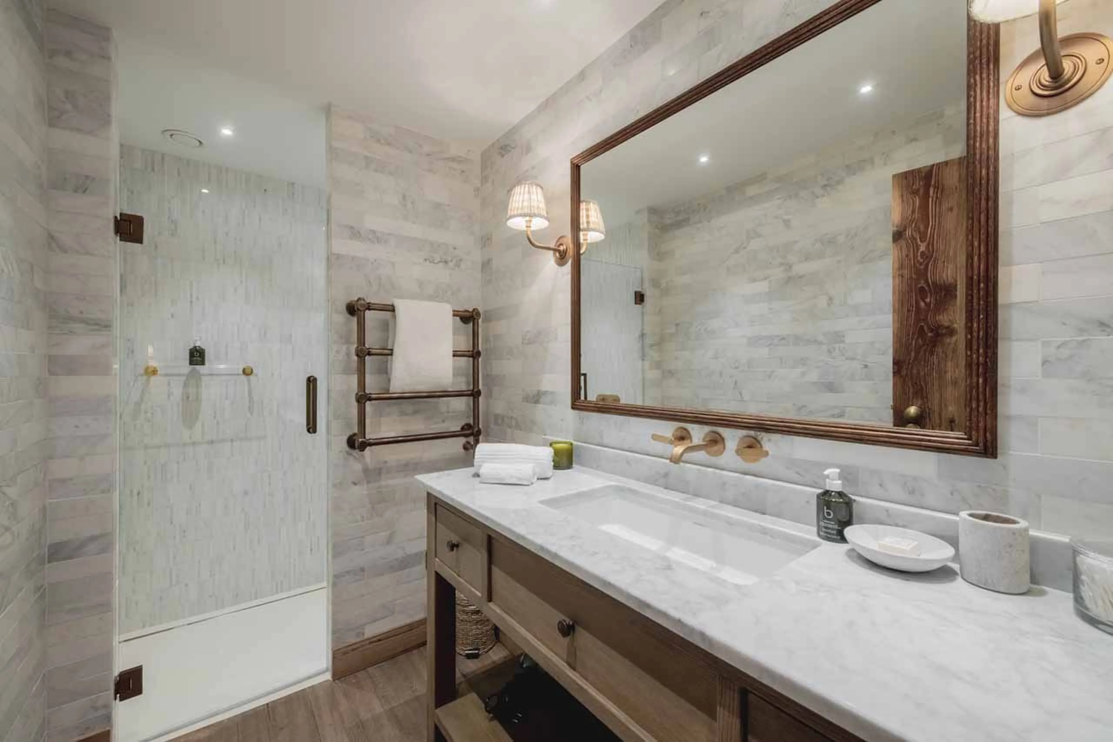 Bedroom 2 en-suite at Apartment La Gelinotte in Val d'Isere