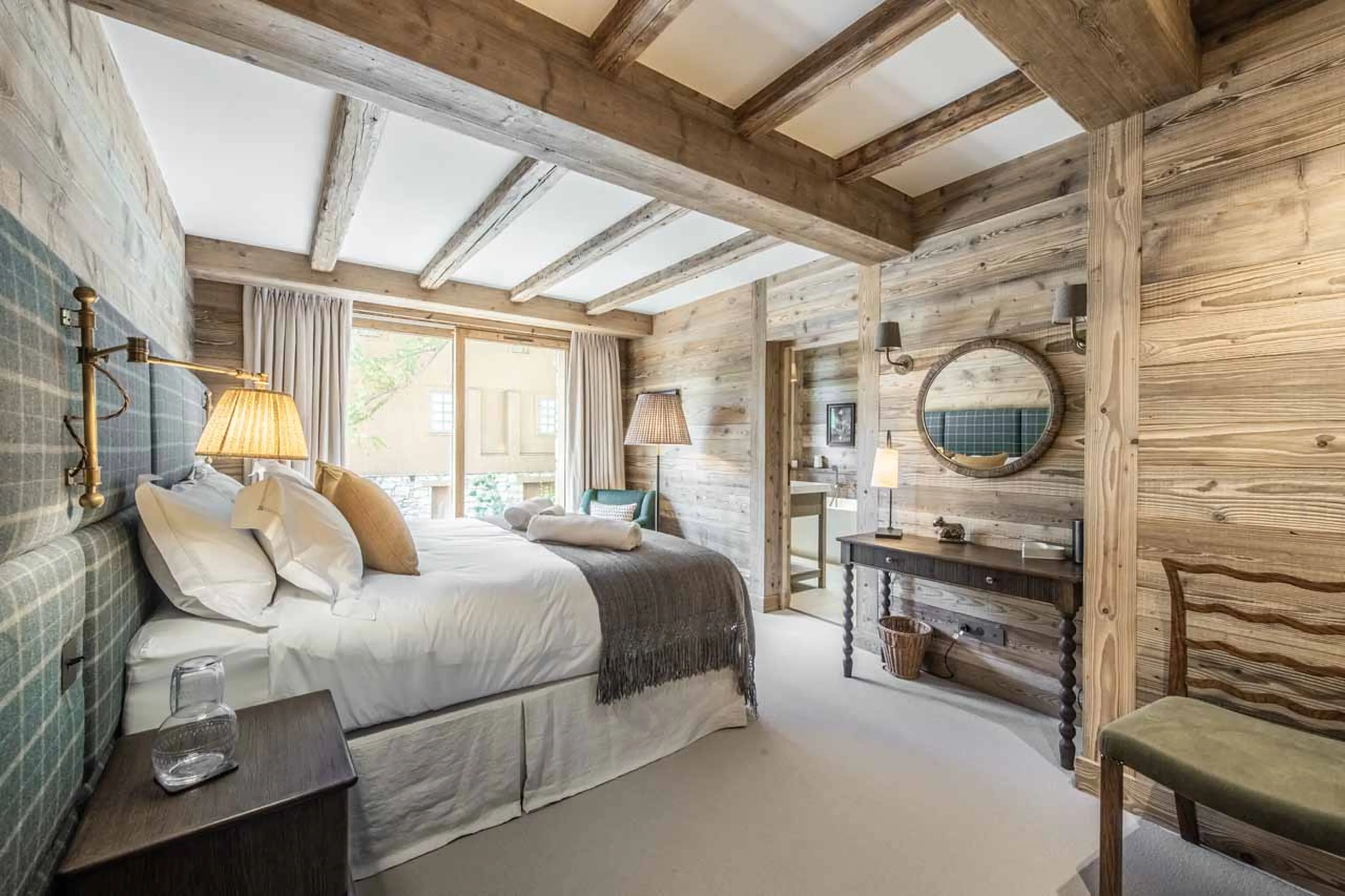 Bedroom 3 with en-suite at Apartment La Gelinotte in Val d'Isere