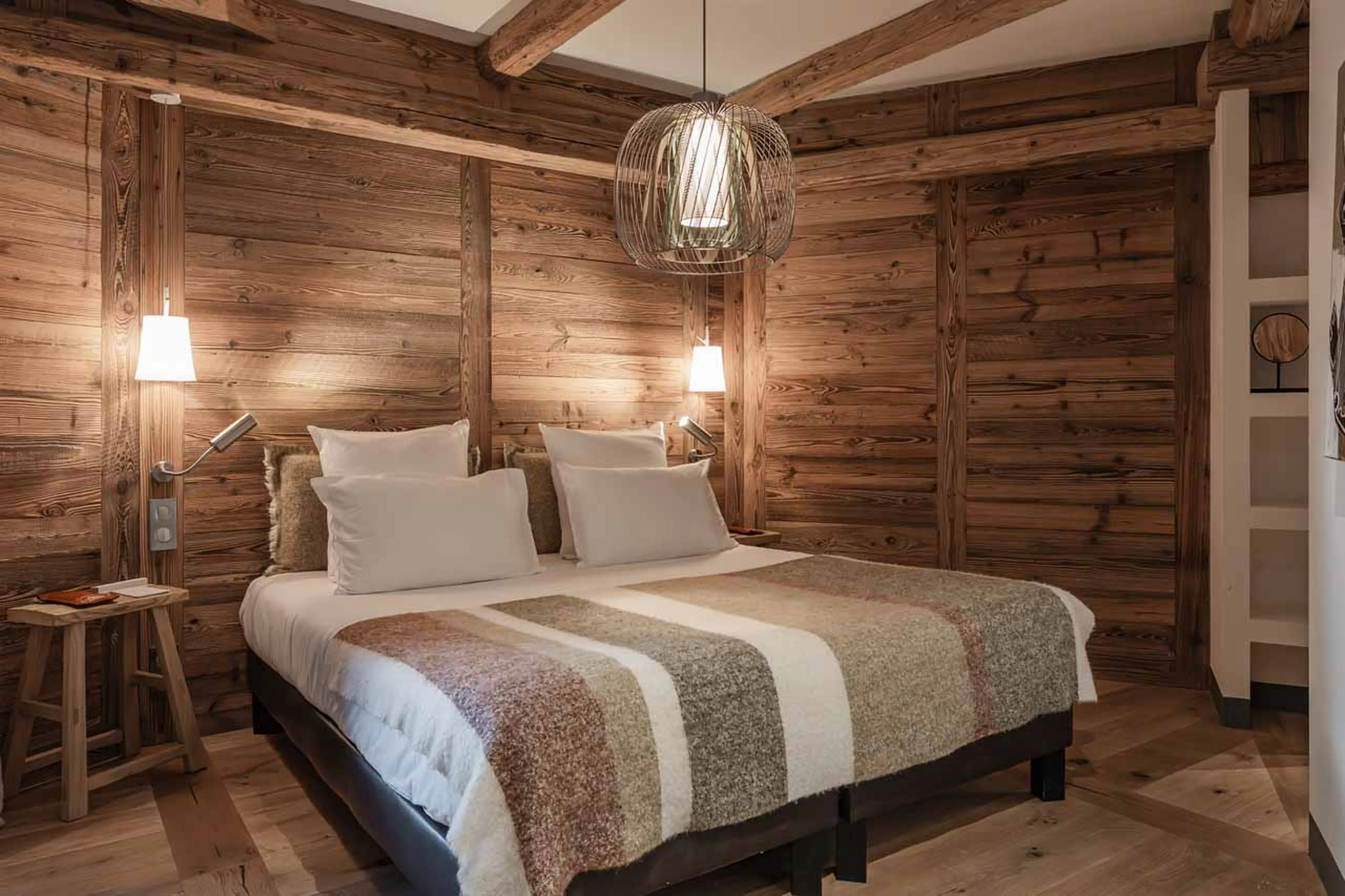 Double bedroom with en-suite bathroom in Le Penthouse Savoie, Val d'Isere