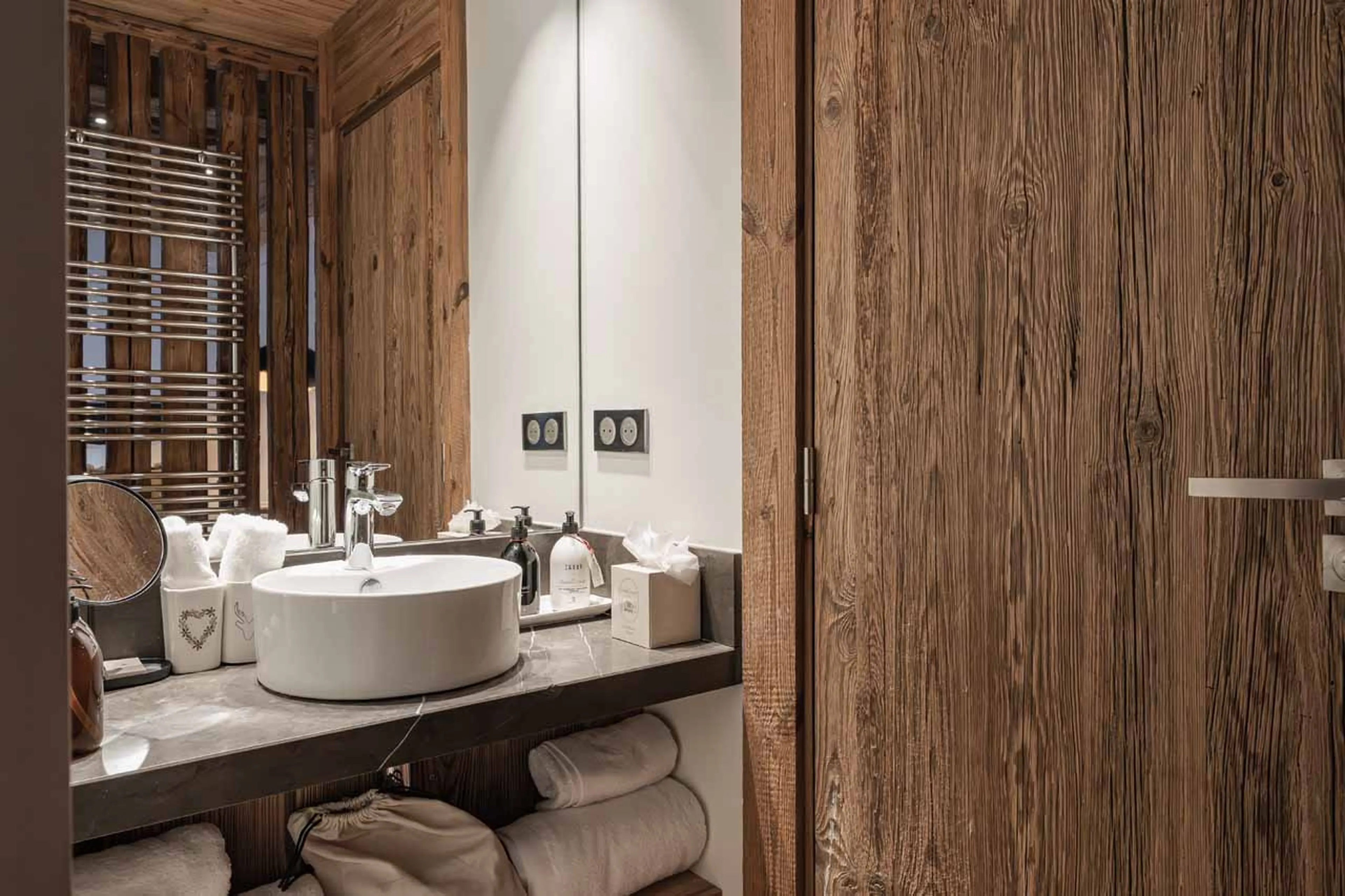 Bedroom 2 en-suite at La Savoie