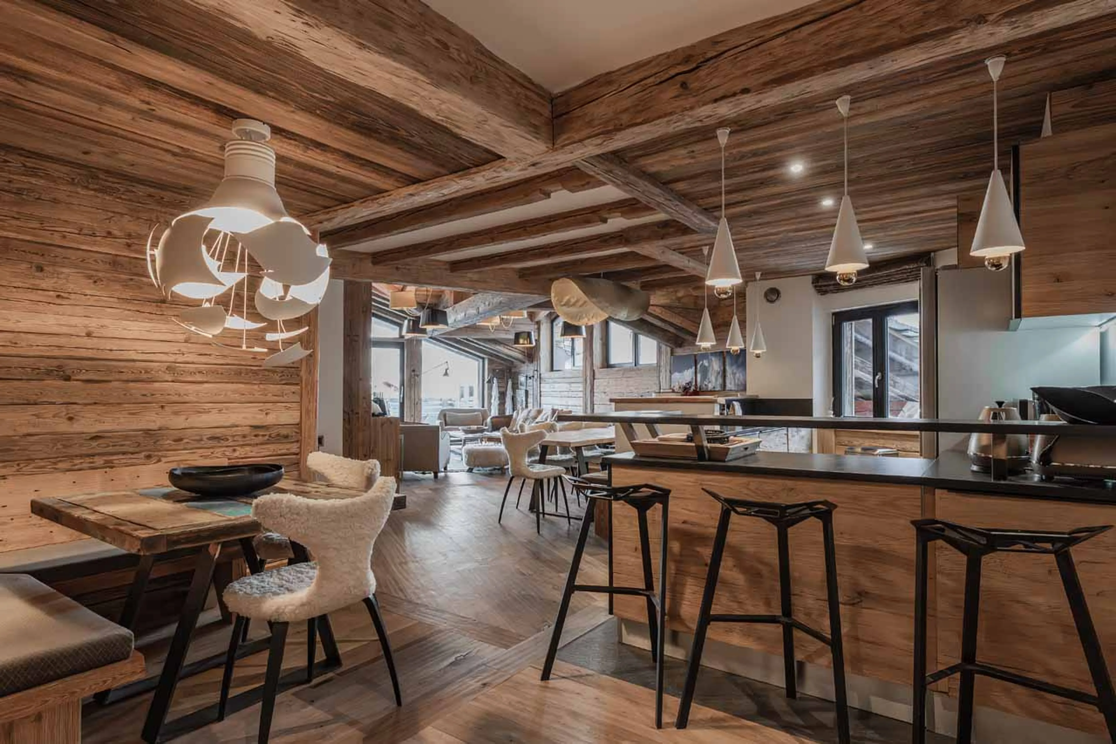 Well-equipped kitchen in Le Penthouse Savoie, Val d'Isere