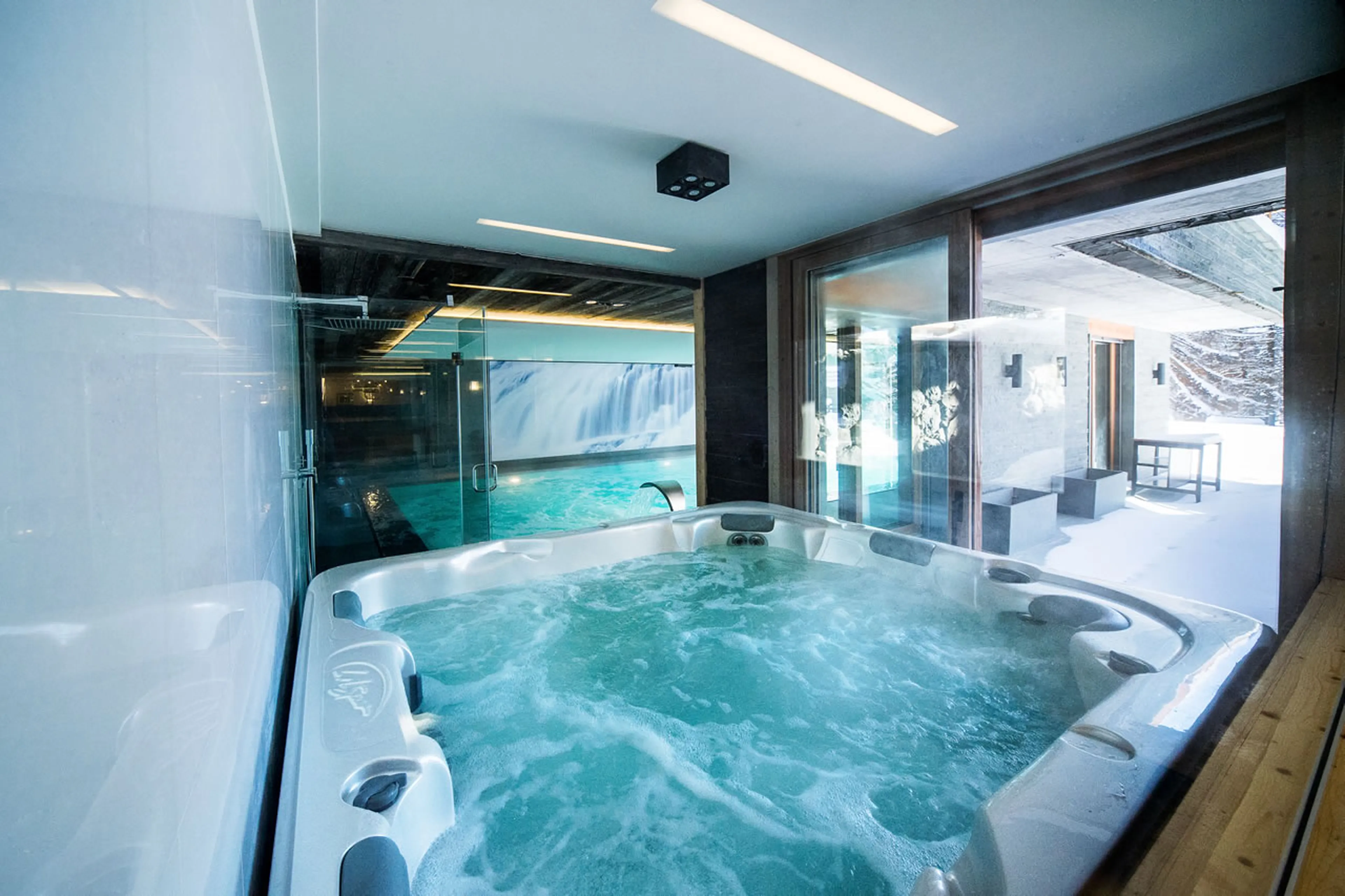 Shared Jacuzzi for Apartment La Toula in Crans-Montana