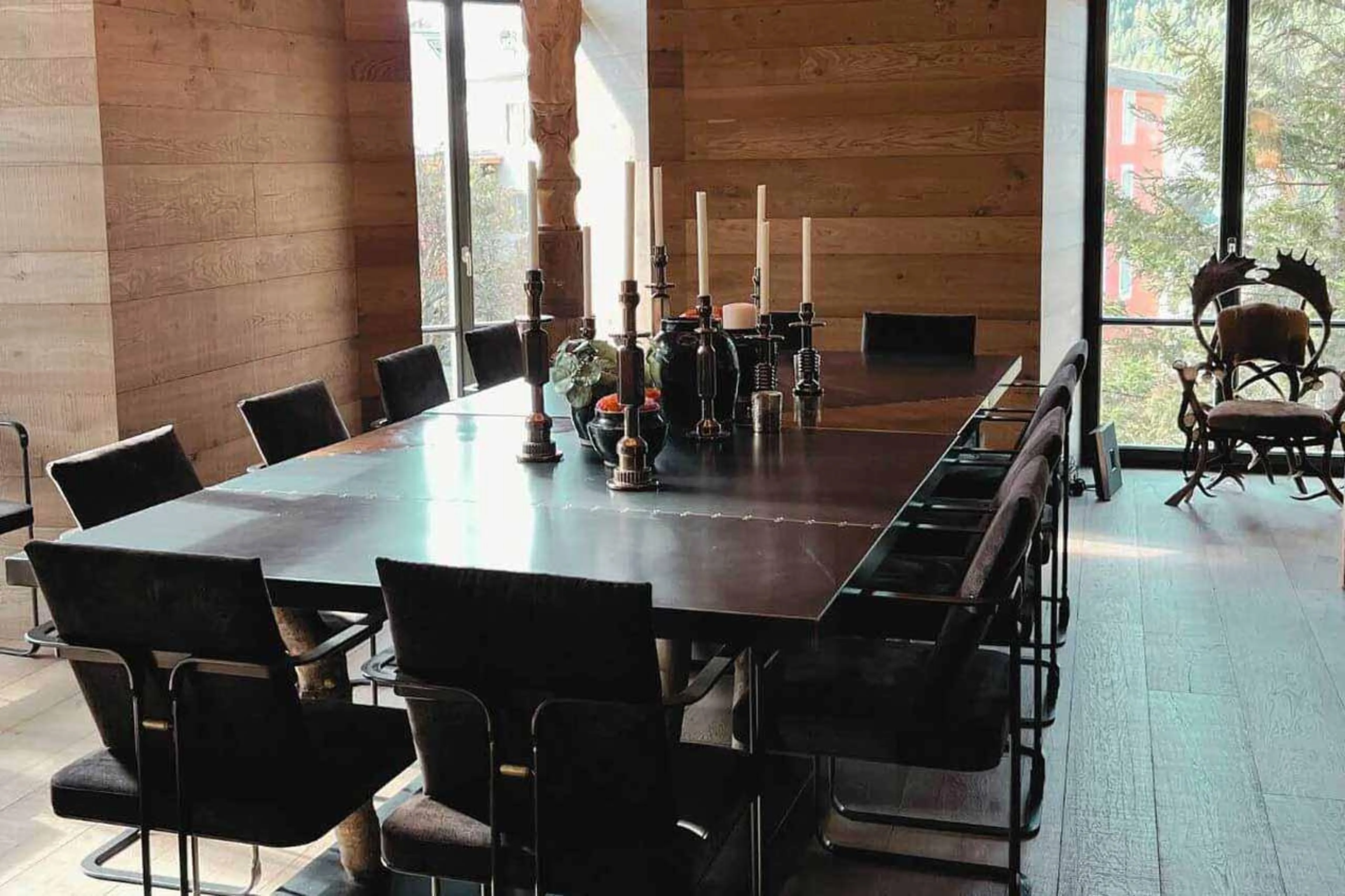 Dining table in Apartment Lain Alpin, St Moritz