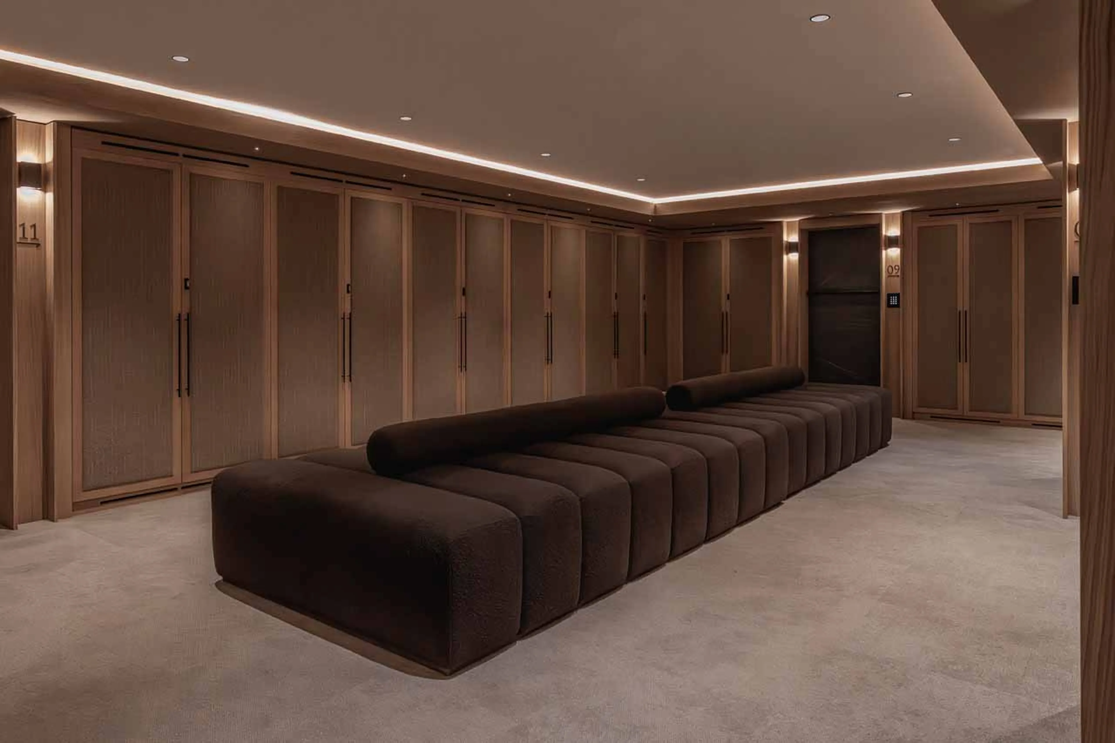 Ski room with bench seating in Le Cinq, Val d'Isere