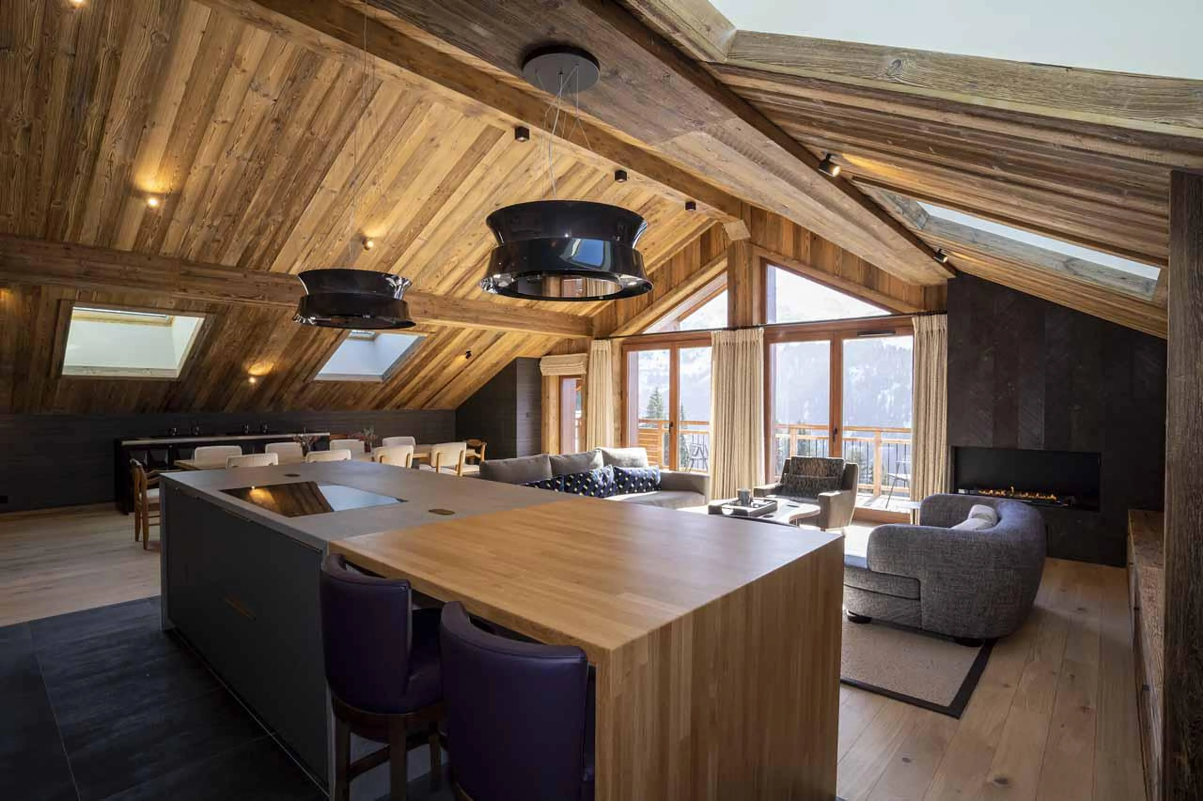 Seating at kitchen island at Apartment Le Cygne in Meribel