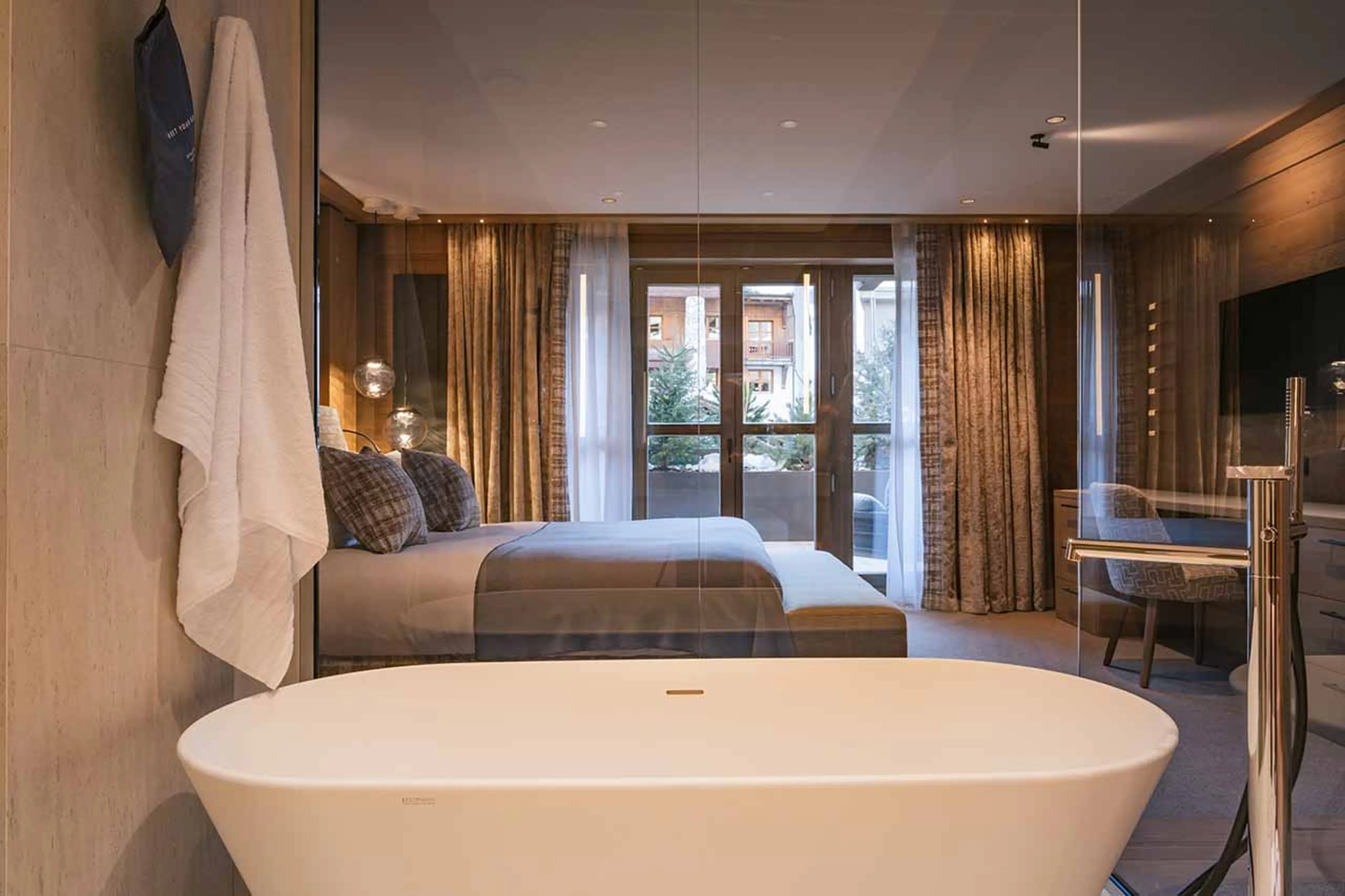 Bedroom 1 en-suite bath at Apartment Le Parc Beaumont in Val d'Isere