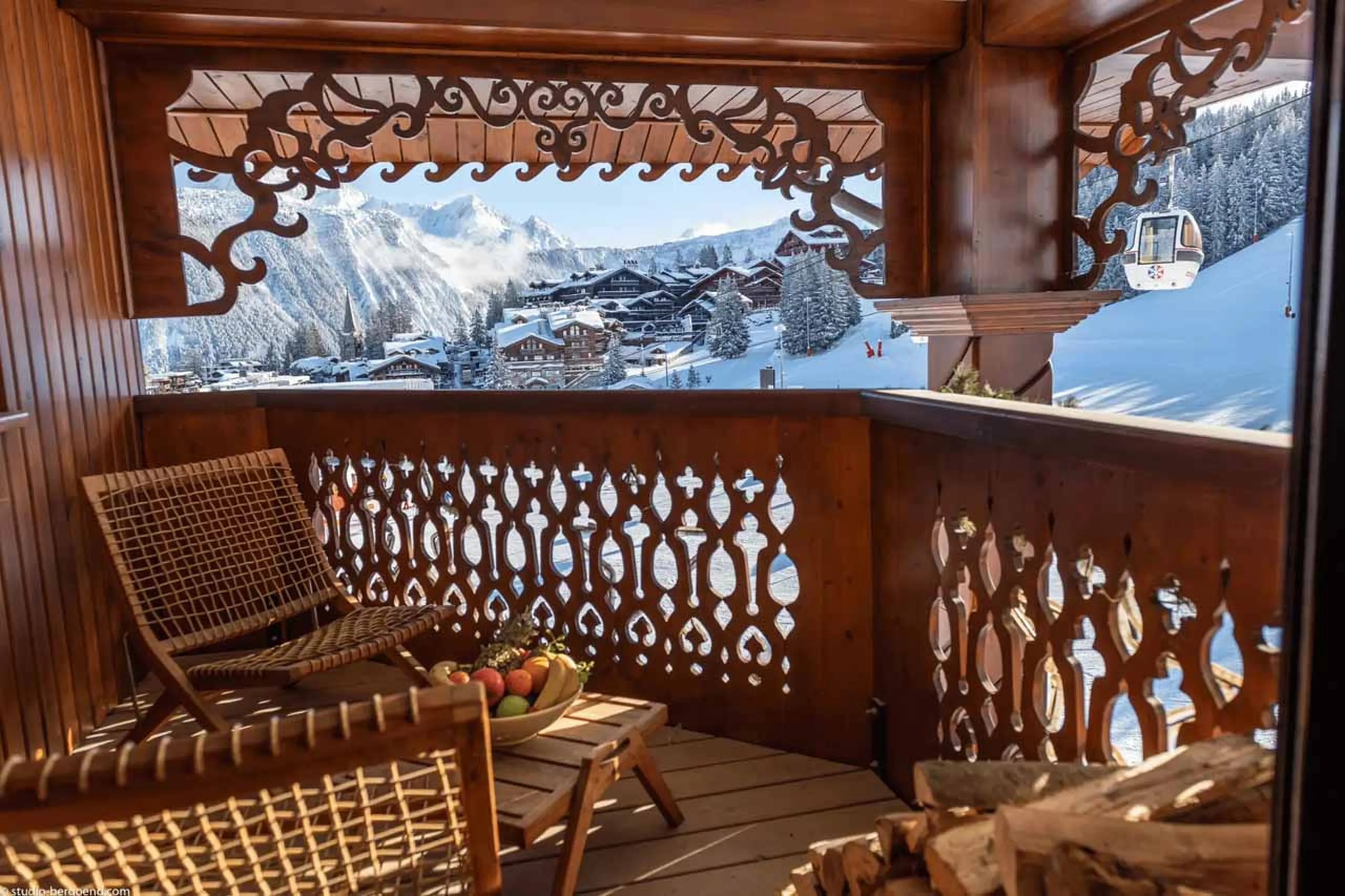 View from the balcony of Apartment Le Refuge over Courchevel 1850