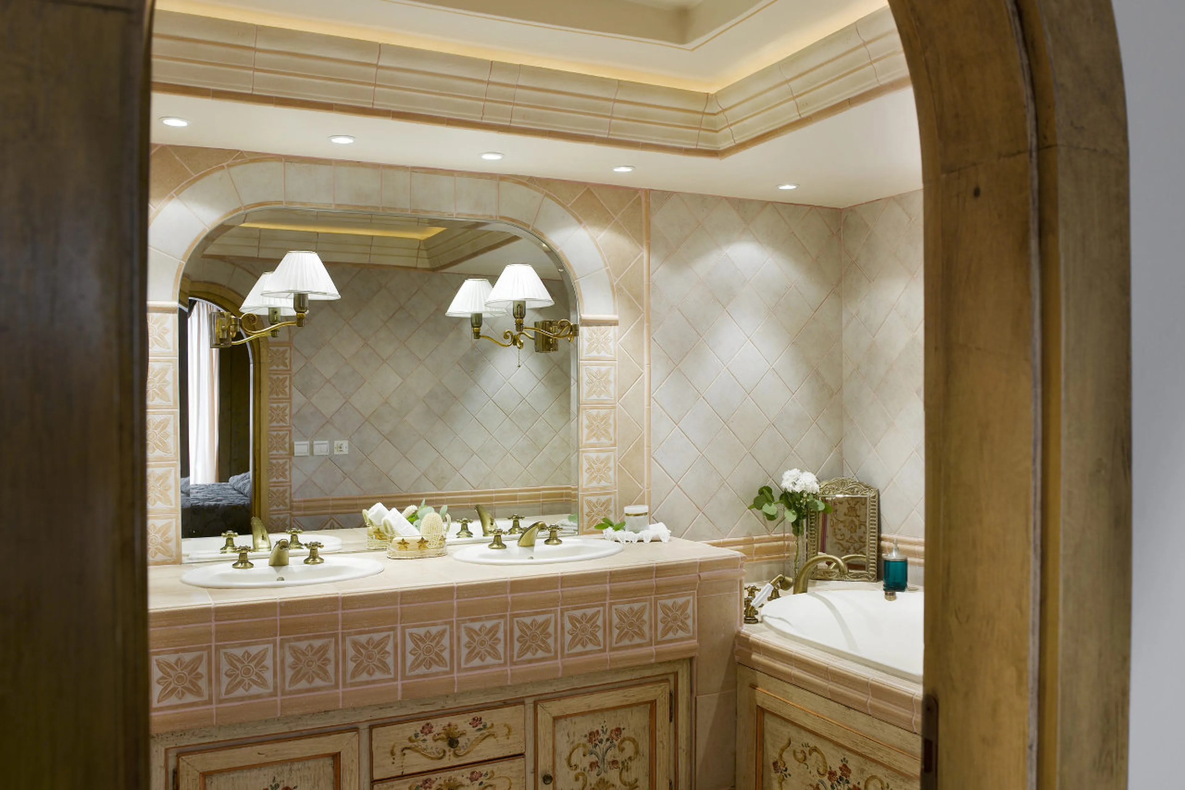 En-suite master bathroom with hammam-shower in Apartment Le Sommet, Courchevel 1850