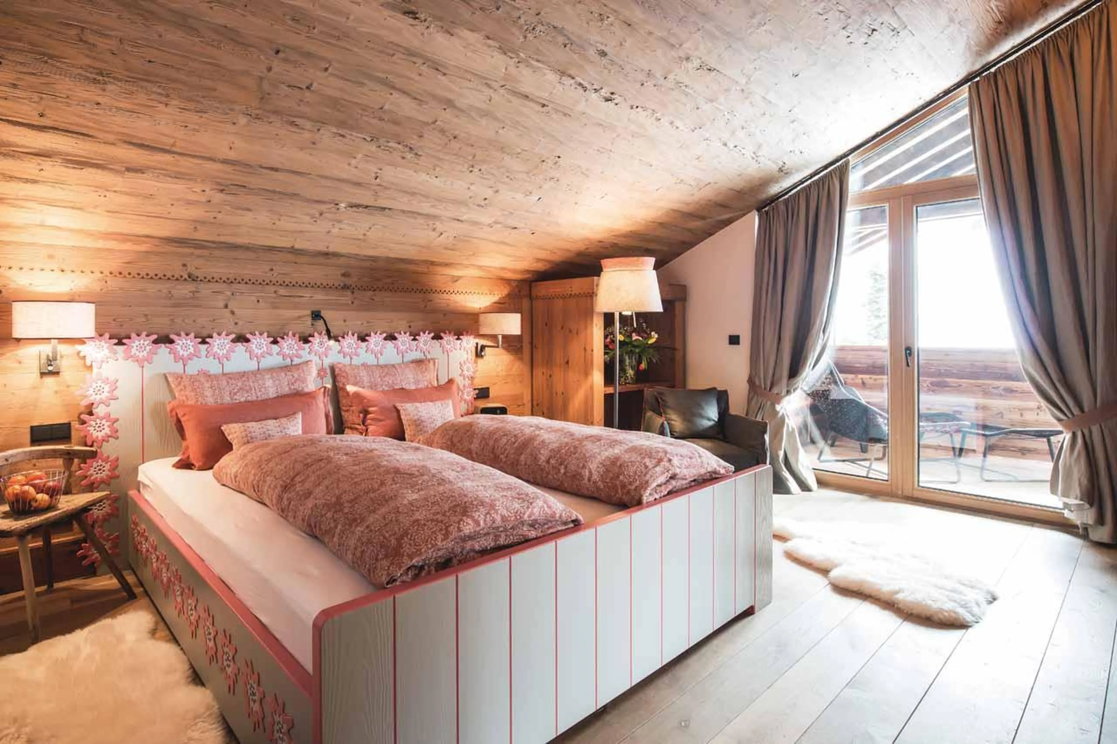 Double bedroom with balcony access in Apartment Lech II, Lech