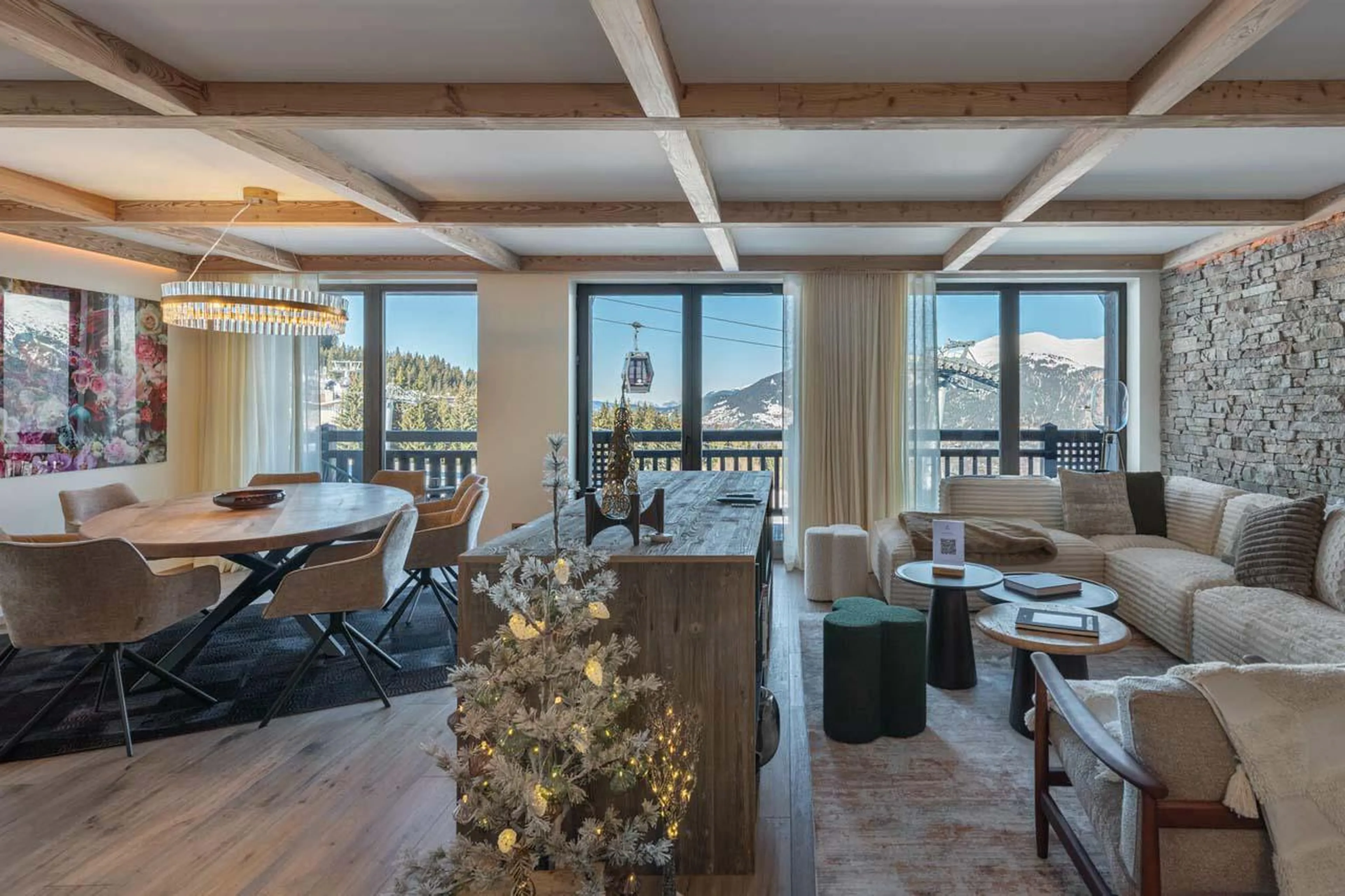 Open-plan living area at Apartment Limeo in Courchevel 1850