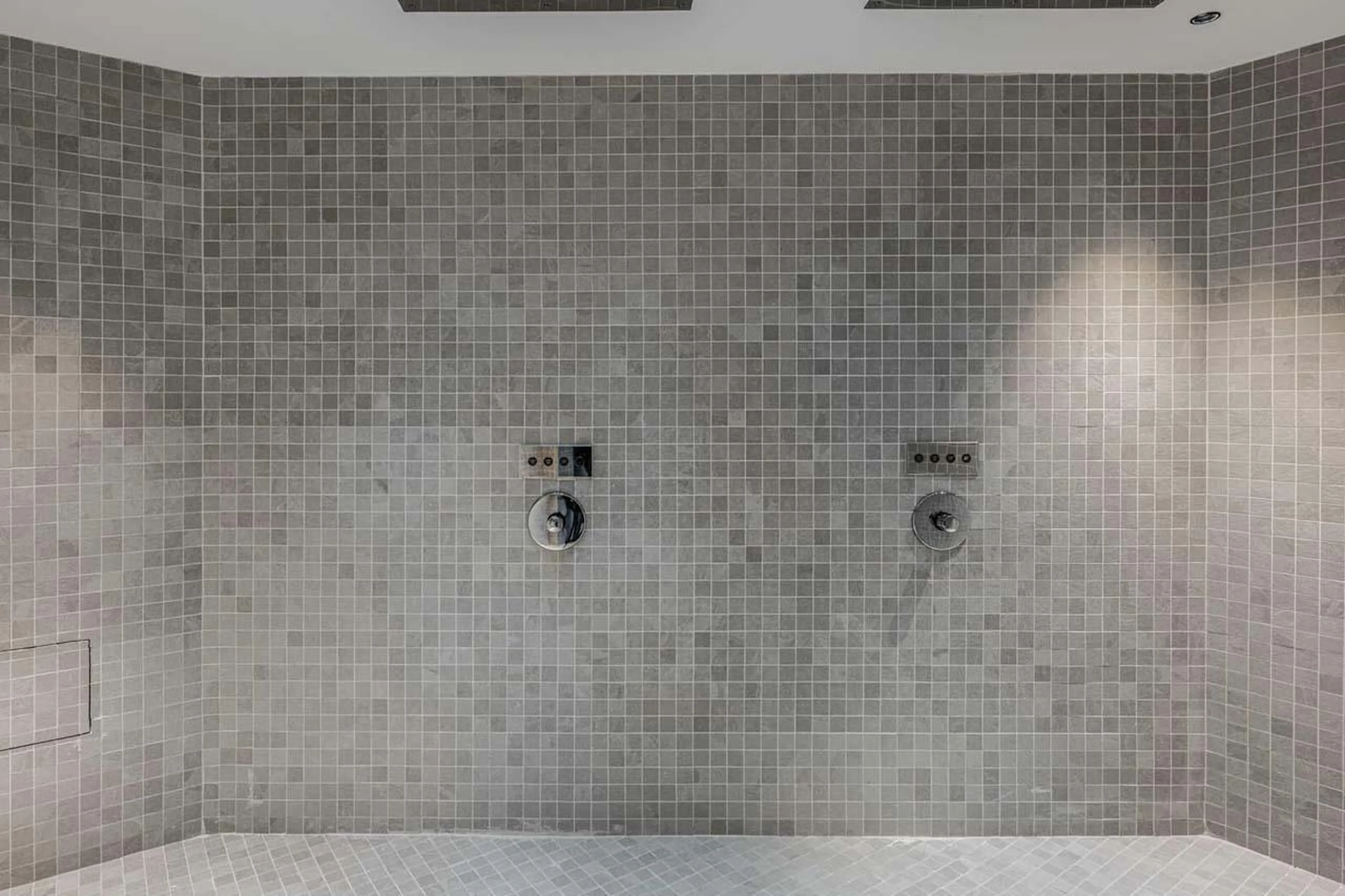 Sensory shower at Apartment Limeo in Courchevel 1850