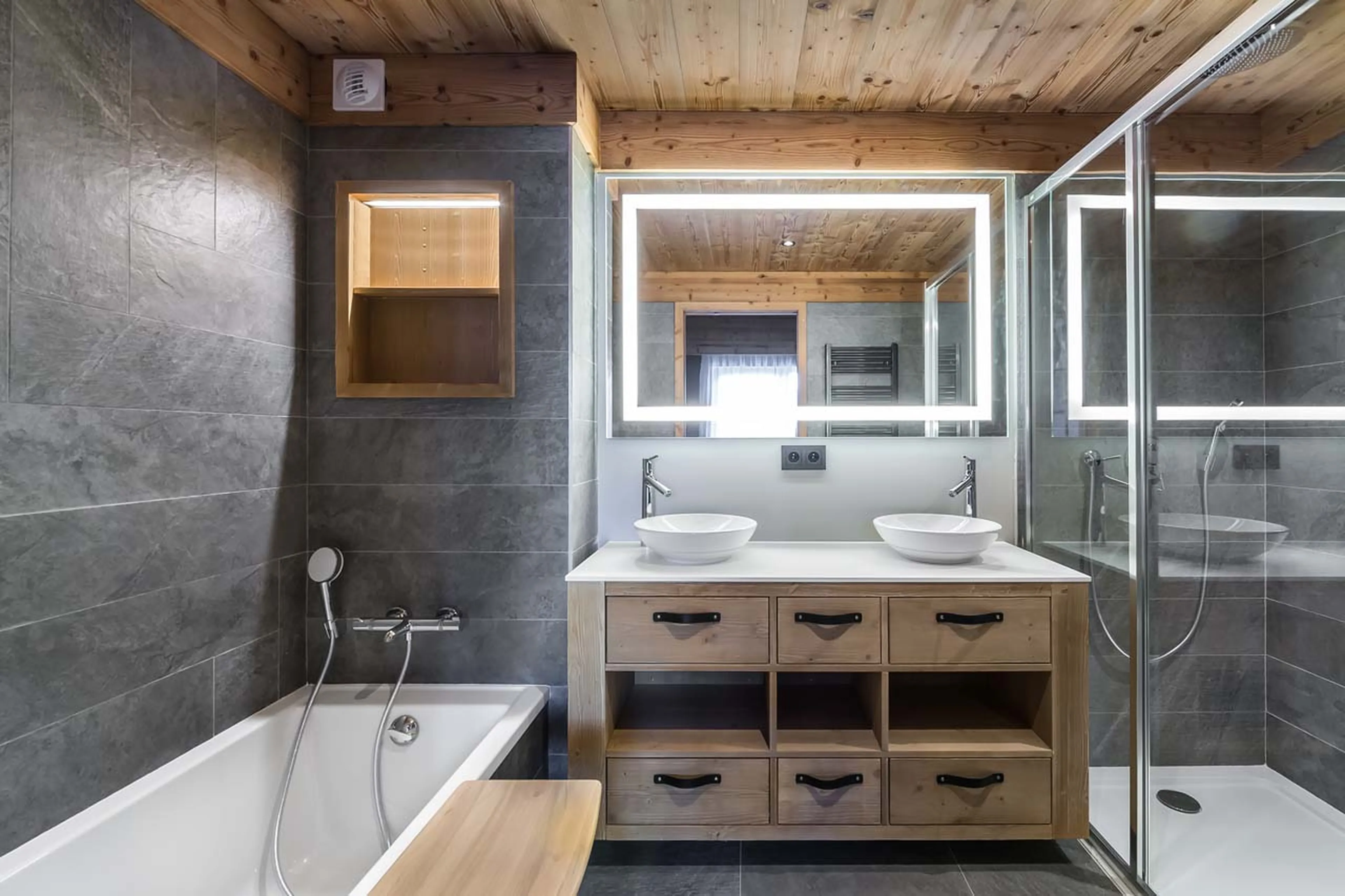 Bathroom one at Apartment Lorenzo in Val d'Isere