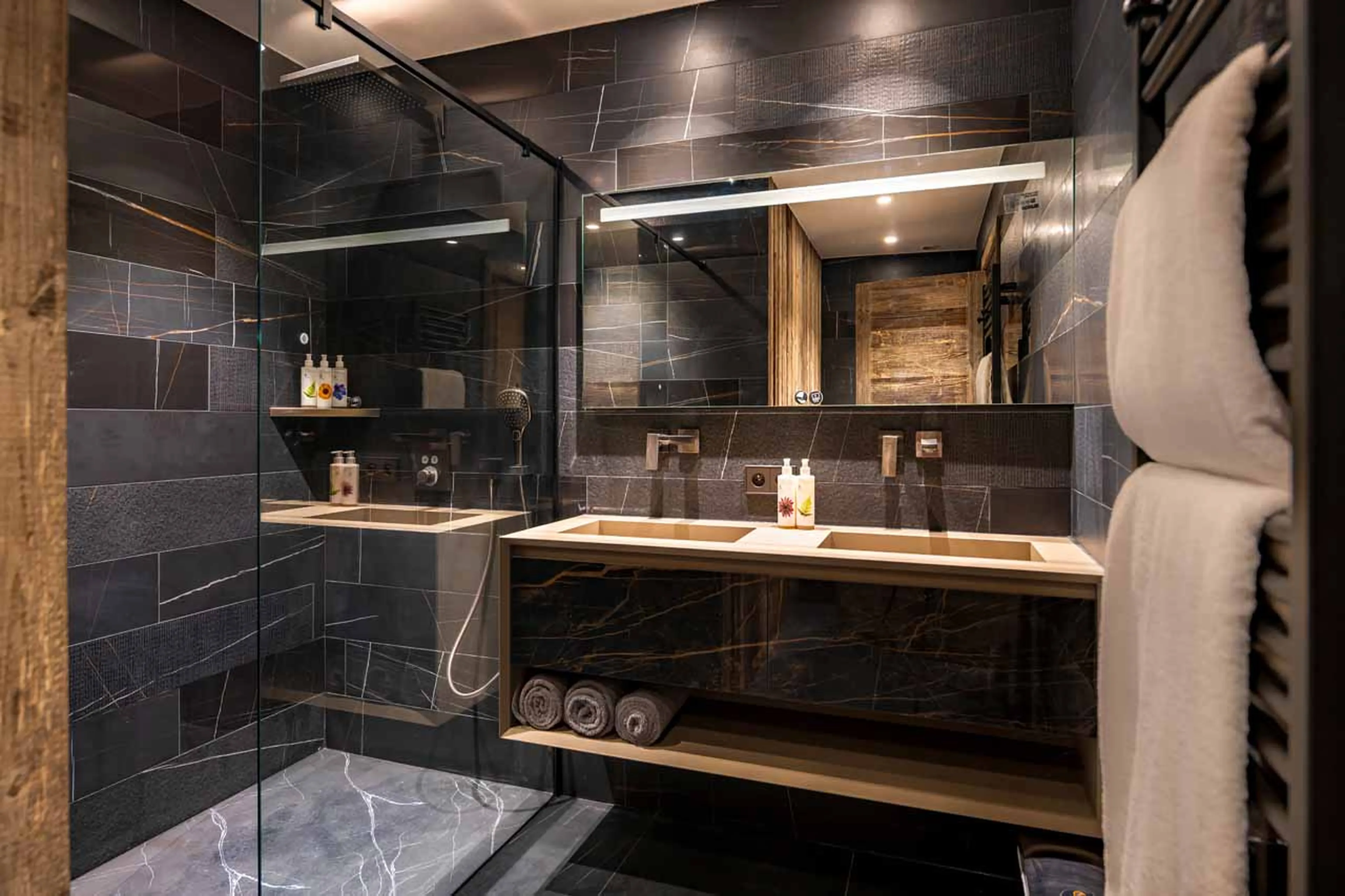 Bathroom three at Apartment L'Ours Rouge in Meribel