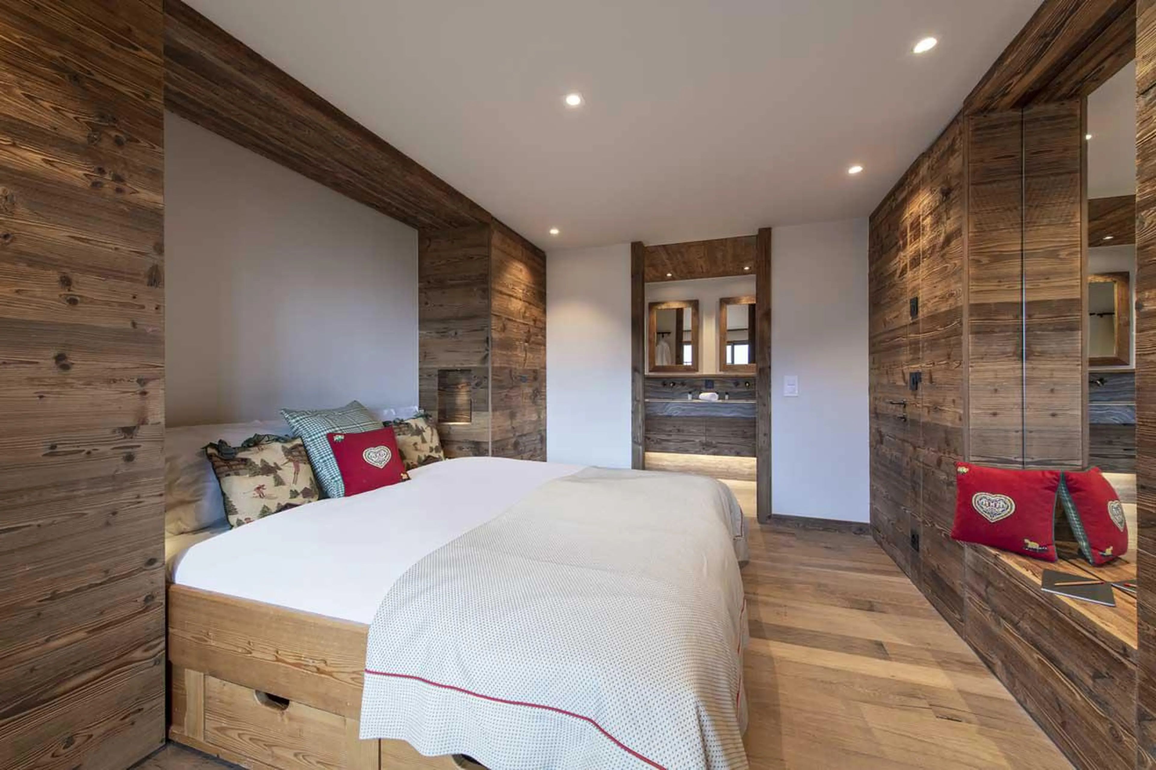 Modern double bedroom at Apartment Lussy in Verbier