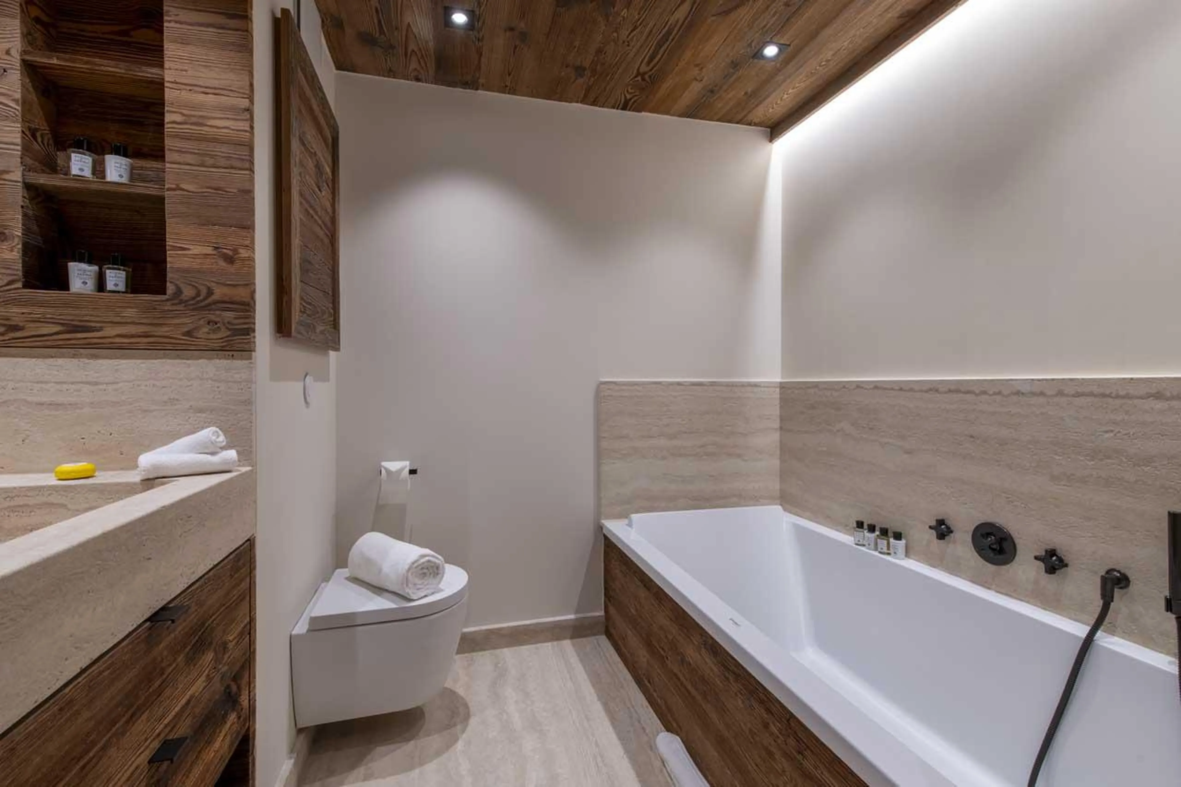 En-suite bathroom at Apartment Lussy in Verbier