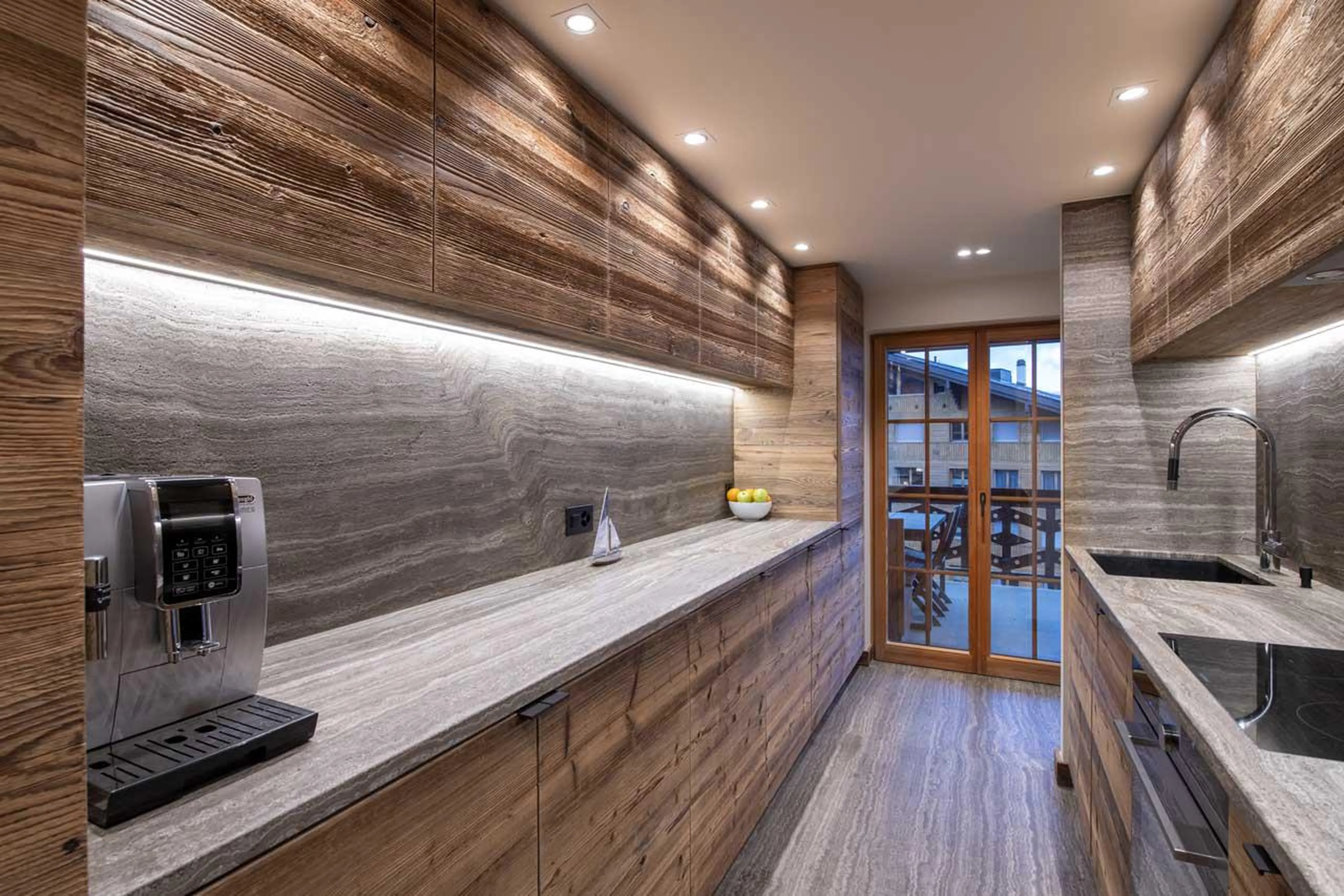 Well-equipped kitchen at Apartment Lussy in Verbier